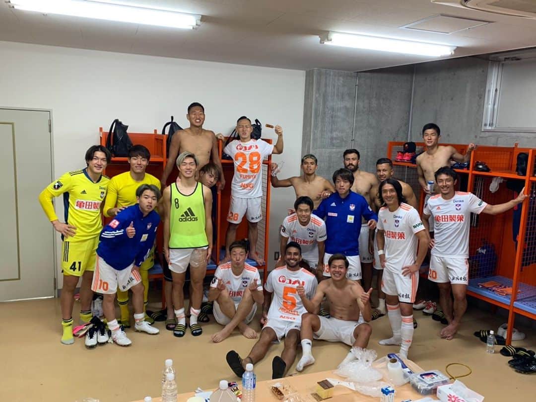 中島元彦のインスタグラム：「Win！ アウェーまで駆けつけていただいたサポーターの皆さんありがとうございました！ 次もみんなで勝とう！  #アルビレックス新潟」