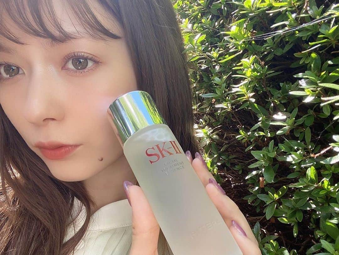 八木アリサさんのインスタグラム写真 - (八木アリサInstagram)「@skii から竹パルプでつくられたパッケージの サステナブルボックスが発売されました🌿☺️ . この時期のゆらぎがちお肌を守ってくれる上に、 環境に優しくエコなボックス🤔 皆さまもぜひお試しあれです 私もエコな活動取り組んでいきたいな🏃‍♀️ . #フェイシャルトリートメントエッセンス #partnershipwithsk2 #skii」10月18日 20時42分 - alilouss