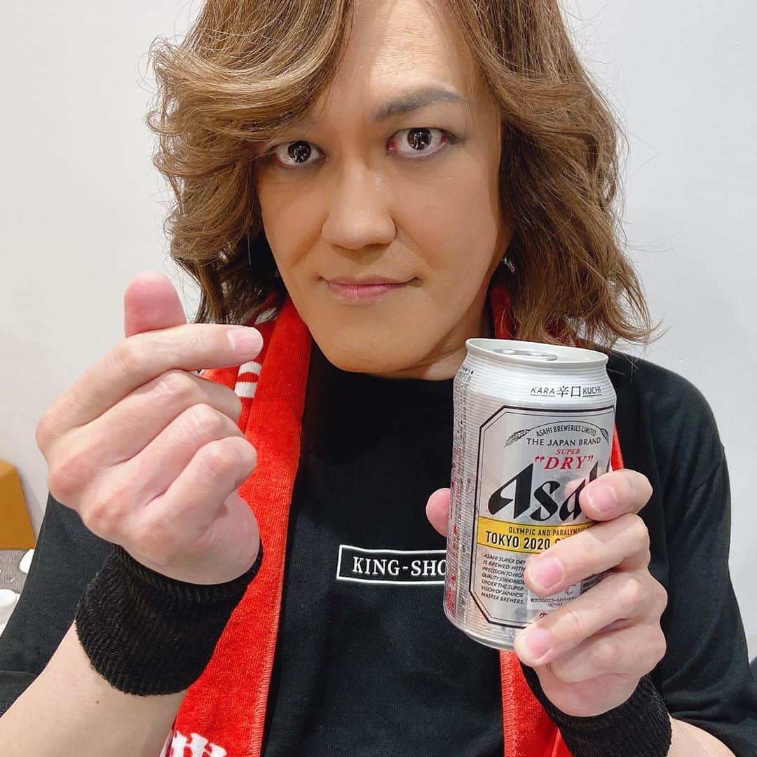 本城聡章のインスタグラム：「2020年筋少1stライブ🎸ご来場いただきました皆さん＆配信ご覧いただきました皆さん、ありがとうございました😉まだまだ完全体ではないけれど、ようやく皆さんに逢う事ができて本当に本当に嬉しかった❤️心の中で「皆んな元気だったぁ！？」って叫んでた🤣皆んなが元気で良かった😌僕はモチロン元気です✌️また必ず逢おうね！ §ԾᴗԾ§  #筋肉少女帯 #KingShow #本城聡章 #EXtheaterRoppongi #Fender #Stratocaster #Caparison #Dellinger #Marshall #Daddario #Daddariostrings #ダダリオ2020 #kyoritsucorporation #Takamine #タカミネ #expro #iPicks #MusicWorks #神田商会 #KandaShokai #いつもありがとうございます」
