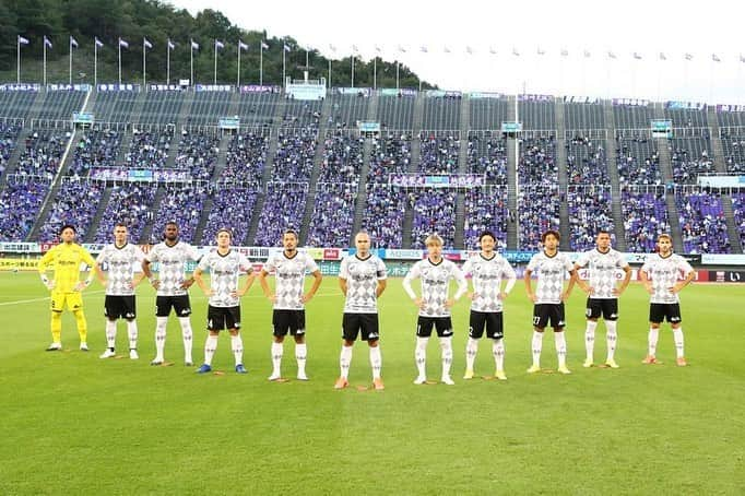 アンドレス・イニエスタさんのインスタグラム写真 - (アンドレス・イニエスタInstagram)「Se nos escapó el partido al final y no pudimos remontar. Seguimos trabajando para seguir creciendo. Vamos @visselkobe 💪🏻  最後に逆転することが出来ませんでした。 次の試合は勝てるように頑張ります。バモス @visselkobe 💪🏻  #visselkobe #wearekobe」10月18日 20時48分 - andresiniesta8