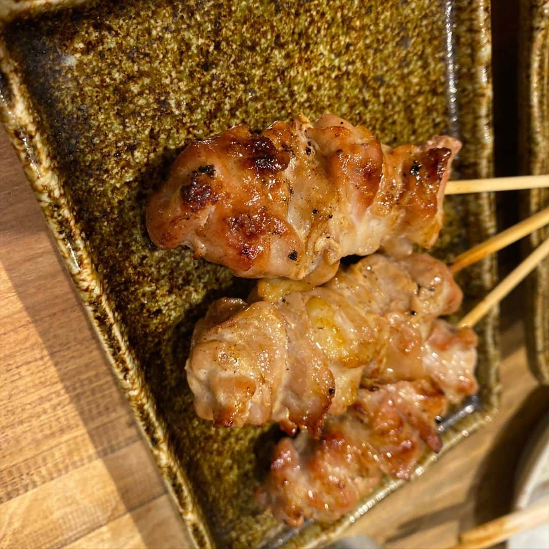 繁田梨世さんのインスタグラム写真 - (繁田梨世Instagram)「1番すきな焼き鳥やさんきち蔵🐓  . . せぎもとレバーと鳥わさが特に好きすぎて毎日食べたい🤤  . . 予約取れたら毎週て行きたいのに、、、 . .  いつも人気やから次はいつ行けるかな🤔  . . 恋しい焼き鳥 #大阪#阿波座#焼き鳥#きち蔵 #店員さん#素敵#人気#レバー#肝#とりわさ#大好き#たたき#ミディアム焼き#1番好き#行きたい#食いしん坊」10月18日 20時50分 - shigesurumedayo