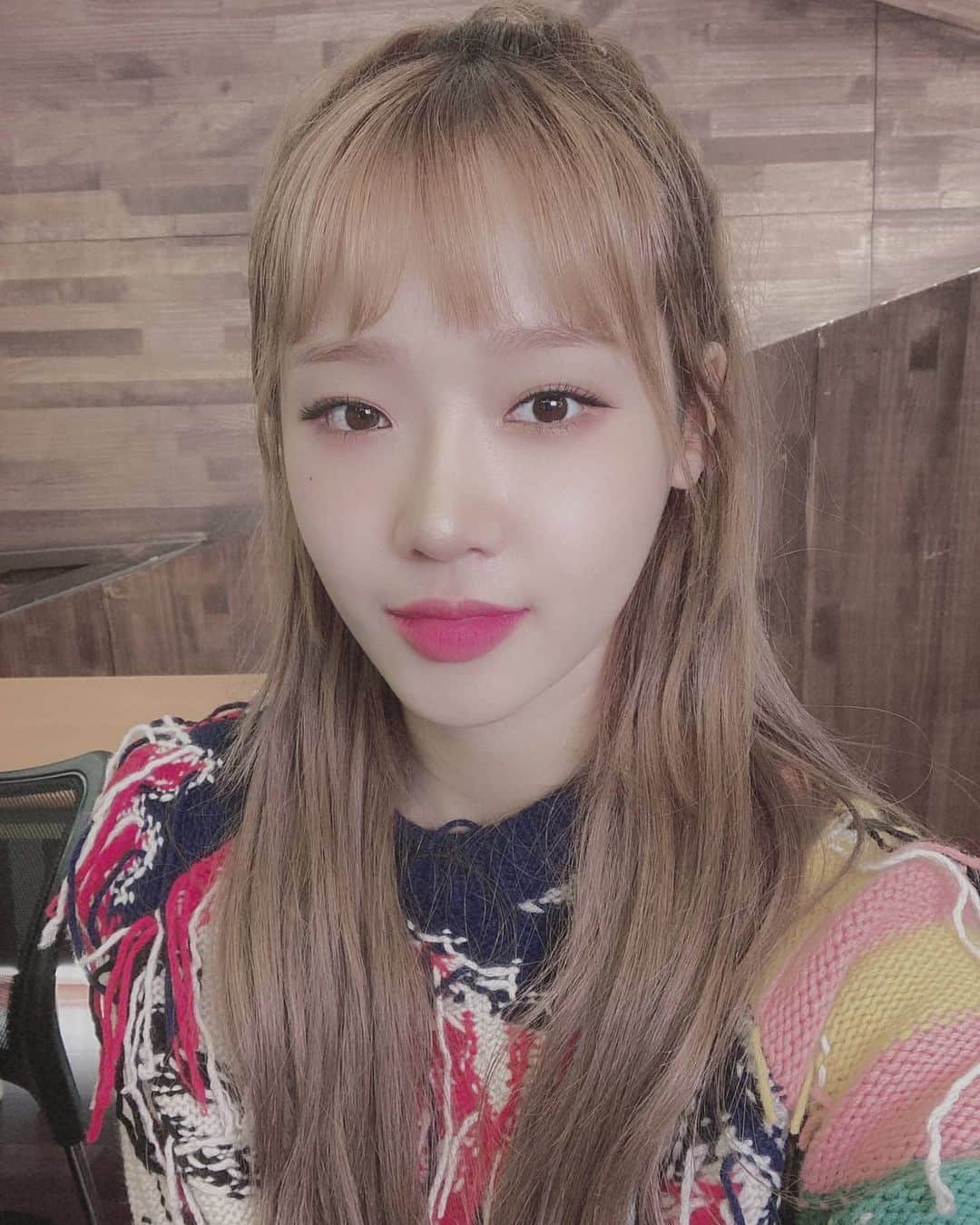 チェ・ユジョンのインスタグラム：「TAKE IT EASY 😎  #유정 🌻 #위키미키 #WEKIMEKI #CHOIYOOJUNG #최유정 #YOOJUNG」