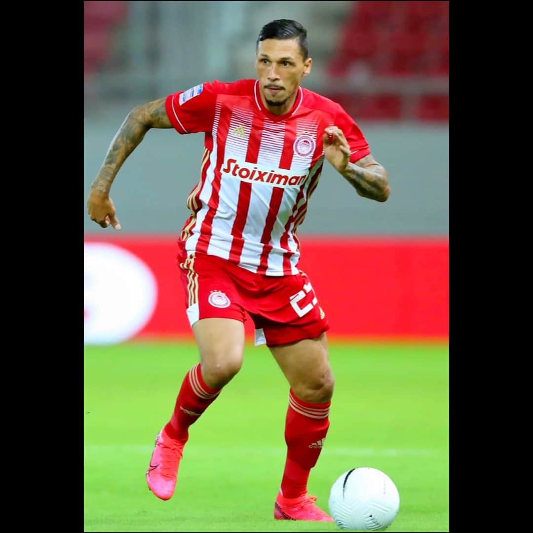 ヨゼ・ホレバスのインスタグラム：「+3💪🏽  Very important win yesterday, but now is time to Rest and focus on the next game  @olympiacosfc 🔴⚪️ #superleaguegreece」