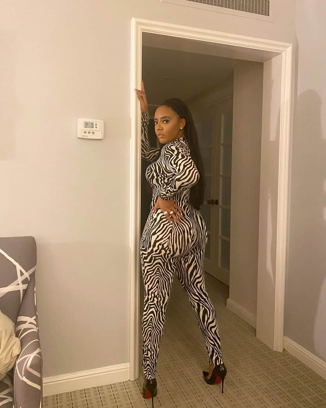Angela Simmonsさんのインスタグラム写真 - (Angela SimmonsInstagram)「It’s the prints for me 🦓  @dhairboutique」10月18日 12時01分 - angelasimmons