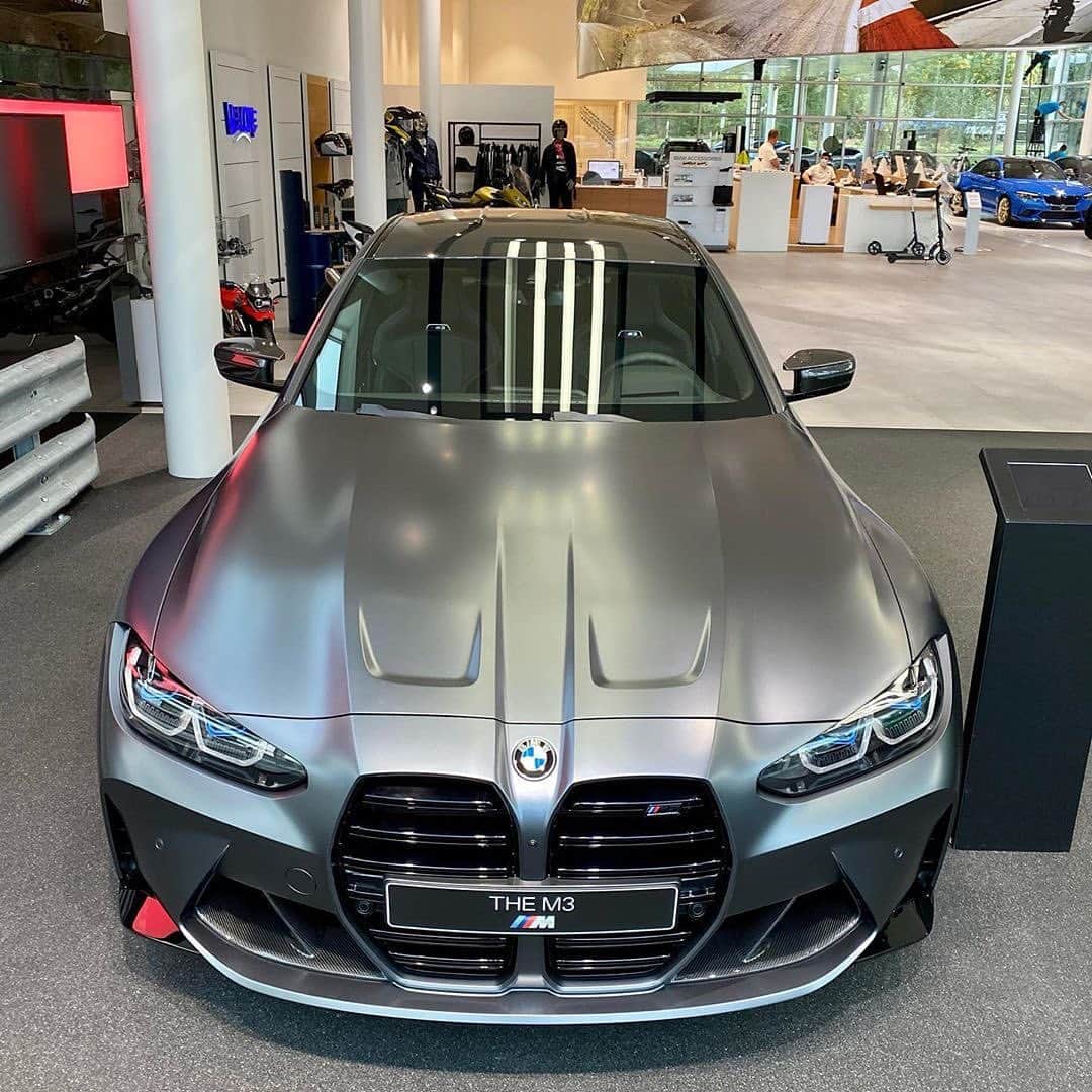 CARLiFESTYLEさんのインスタグラム写真 - (CARLiFESTYLEInstagram)「Thoughts on this 2021 BMW M3 Competition color? #carlifestyle photo by @alexvanerps #m3」10月18日 12時01分 - carlifestyle