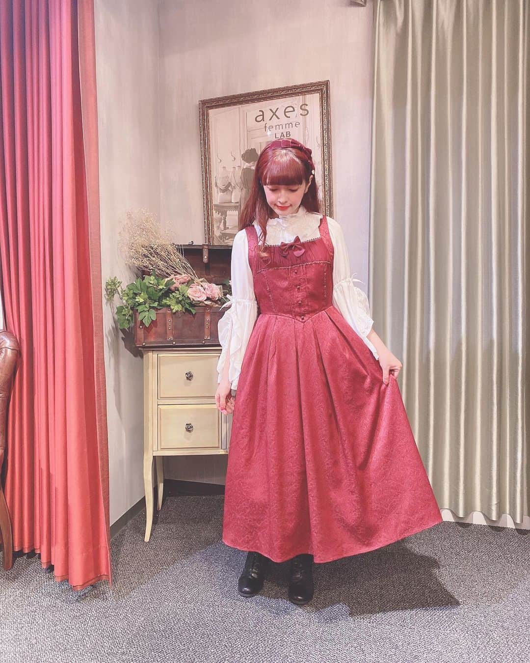 青木美沙子さんのインスタグラム写真 - (青木美沙子Instagram)「@axes_femme_official  の撮影とzoomお茶会とタオバオ配信でした💓 新作のボルドーのジャンスカ着ました💓ロングな感じが大人っぽくてカワイイ💓」10月18日 12時04分 - misakoaoki