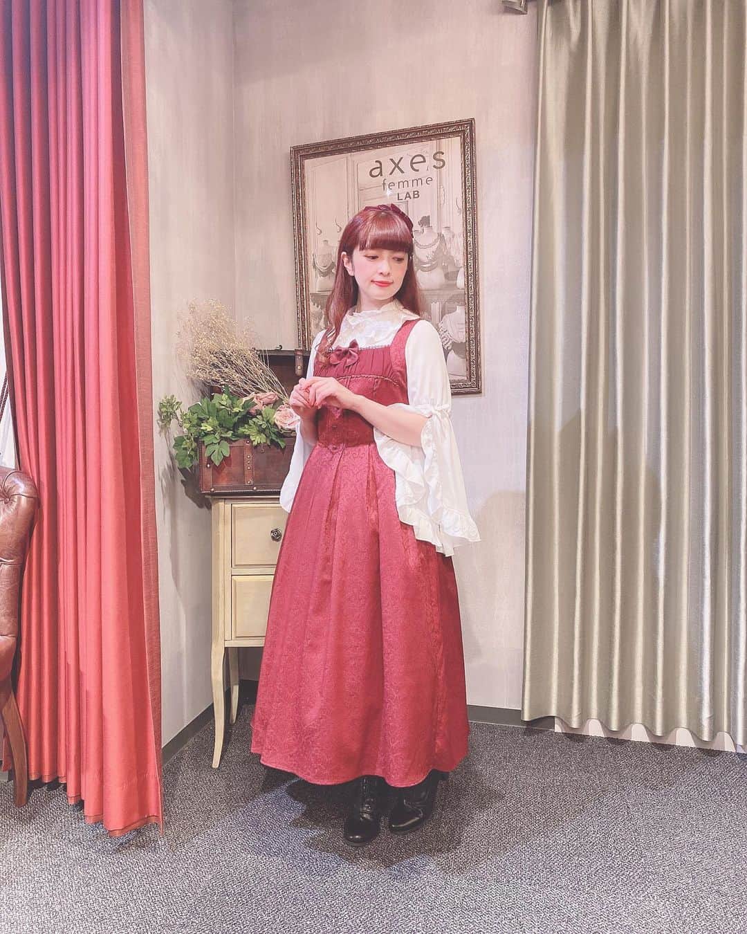 青木美沙子さんのインスタグラム写真 - (青木美沙子Instagram)「@axes_femme_official  の撮影とzoomお茶会とタオバオ配信でした💓 新作のボルドーのジャンスカ着ました💓ロングな感じが大人っぽくてカワイイ💓」10月18日 12時04分 - misakoaoki