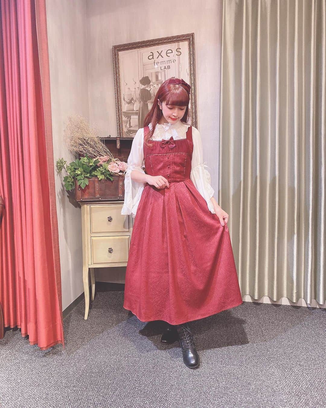 青木美沙子さんのインスタグラム写真 - (青木美沙子Instagram)「@axes_femme_official  の撮影とzoomお茶会とタオバオ配信でした💓 新作のボルドーのジャンスカ着ました💓ロングな感じが大人っぽくてカワイイ💓」10月18日 12時04分 - misakoaoki