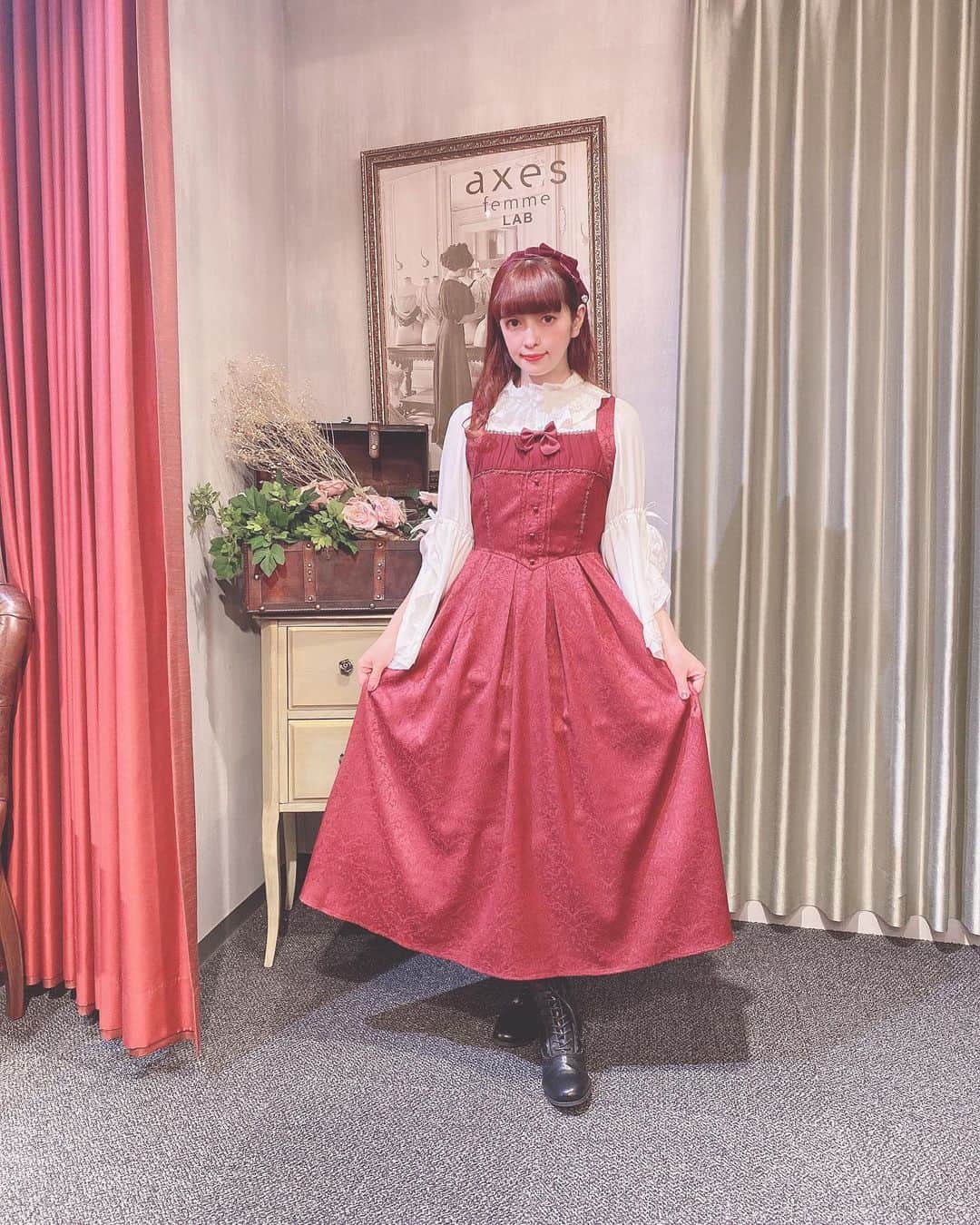 青木美沙子さんのインスタグラム写真 - (青木美沙子Instagram)「@axes_femme_official  の撮影とzoomお茶会とタオバオ配信でした💓 新作のボルドーのジャンスカ着ました💓ロングな感じが大人っぽくてカワイイ💓」10月18日 12時04分 - misakoaoki