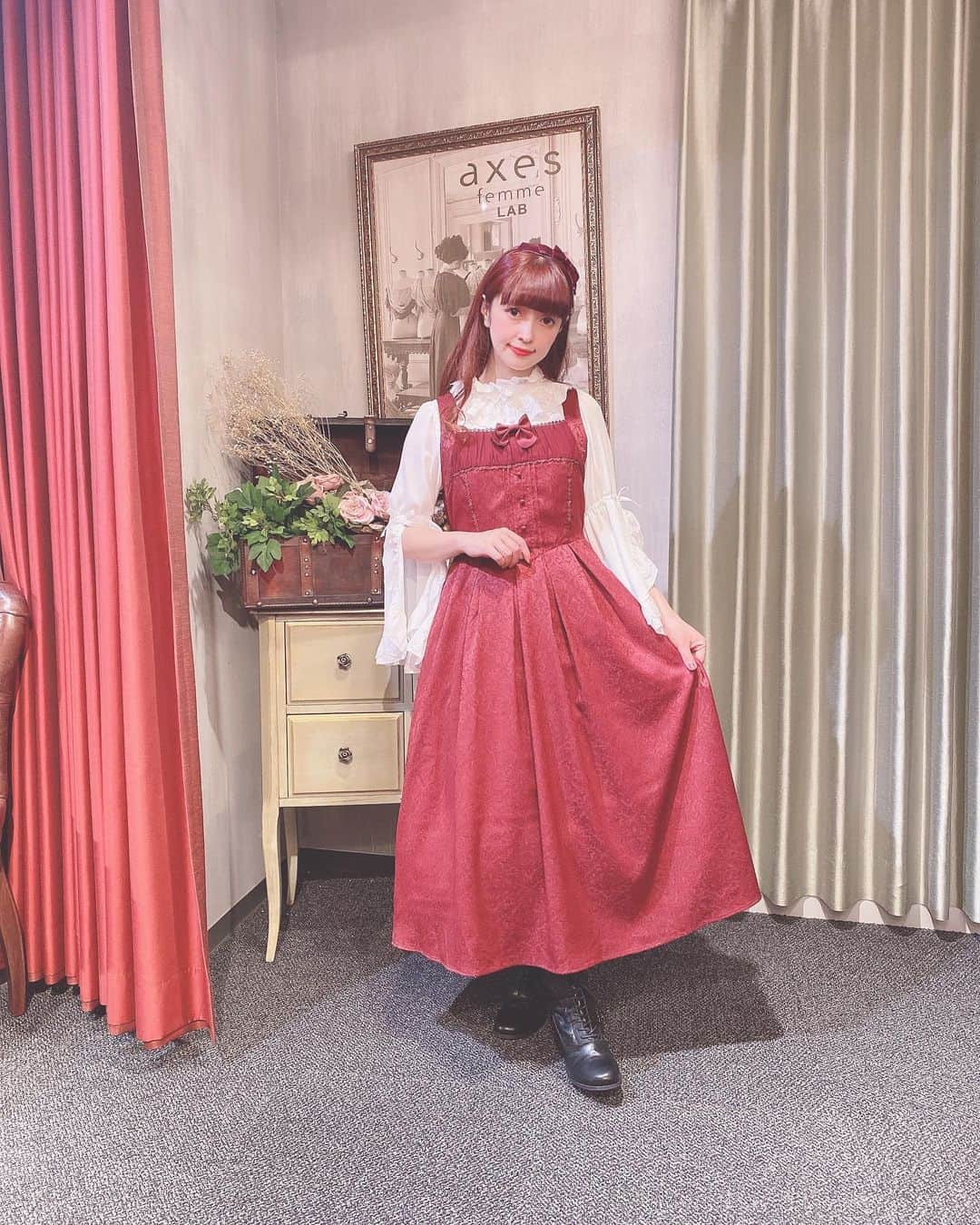 青木美沙子さんのインスタグラム写真 - (青木美沙子Instagram)「@axes_femme_official  の撮影とzoomお茶会とタオバオ配信でした💓 新作のボルドーのジャンスカ着ました💓ロングな感じが大人っぽくてカワイイ💓」10月18日 12時04分 - misakoaoki