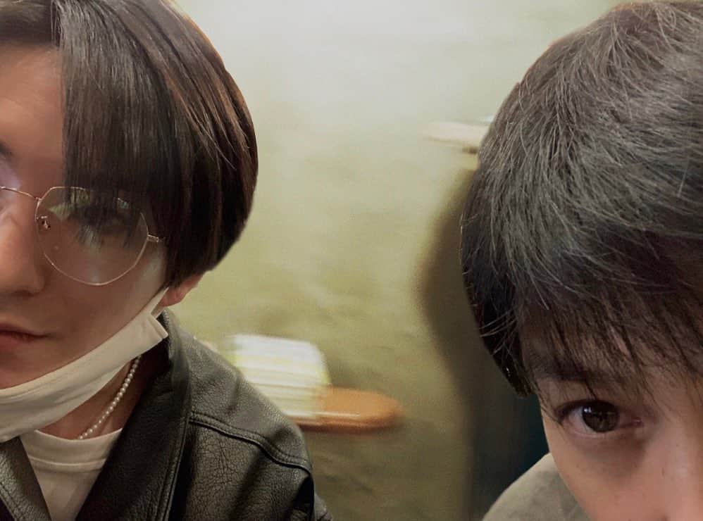 のインスタグラム：「相棒 #工藤阿須加   今日という日が皆様にとってより良い一日となりますように。#zip」