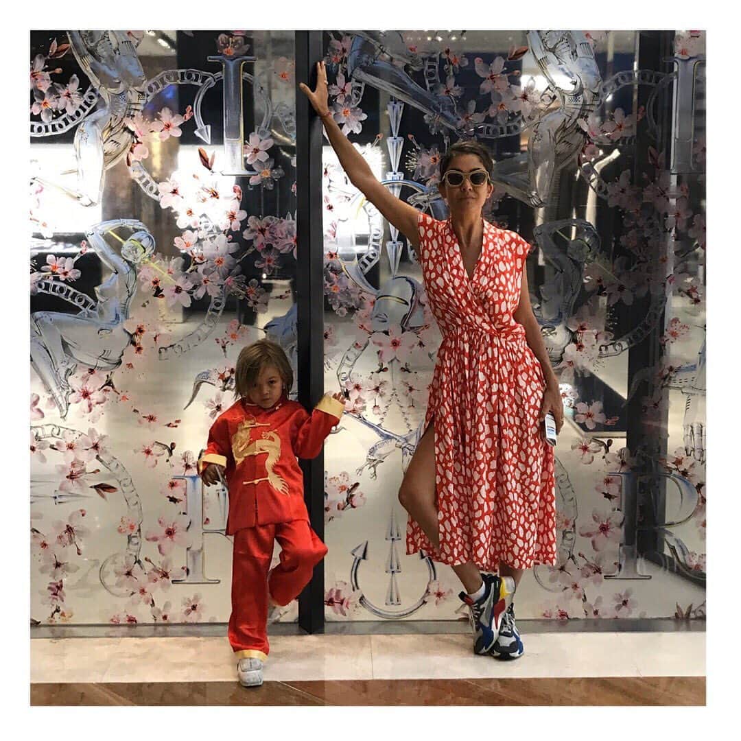 のインスタグラム：「Sundays with the family ☀️ Love the look? The Point  Dress tap to shop 💃🏼 #stateofgeorgia #saleonnow」