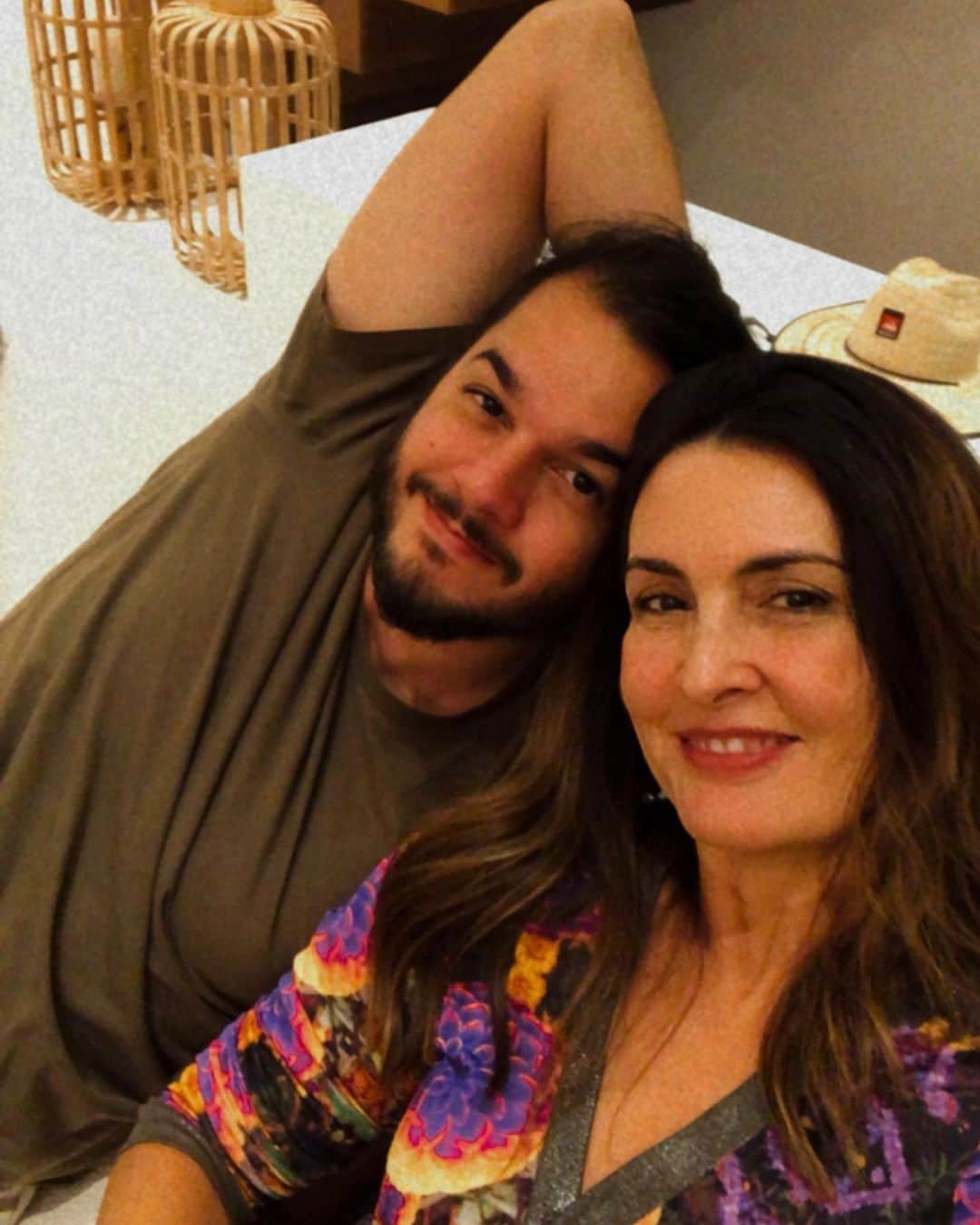 ファチマ・ベルナルデスのインスタグラム：「#cadaminutoimporta e pouco importa o que estamos fazendo. É sempre bom. ❤️ #boanoite」