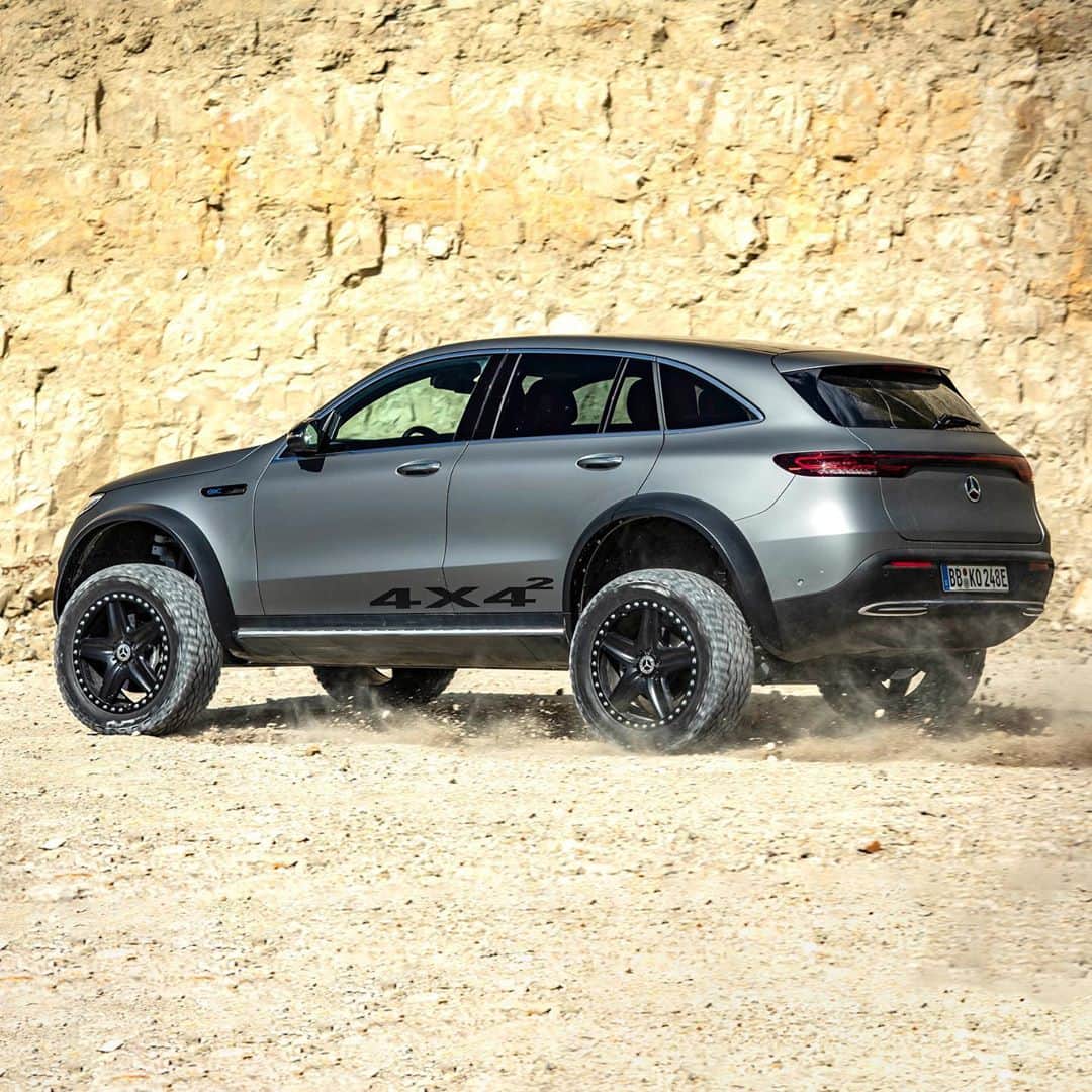 HYPEBEASTさんのインスタグラム写真 - (HYPEBEASTInstagram)「@hypebeastcarclub: @mercedesbenz has unveiled its all-electric EQC 4×4² SUV. The car features a heavily reworked suspension that makes it 58mm taller than a standard G-Class, and new fitted wheels to widen it by 200mm. Other details include 408 HP and 562 lb-ft of torque supplied by its dual-motor set-up and 80 kWh lithium-ion battery pack. Swipe to take a look at the concept study and find out more via the link in bio.⁠⠀ Photo: Mercedes-Benz」10月18日 12時32分 - hypebeast