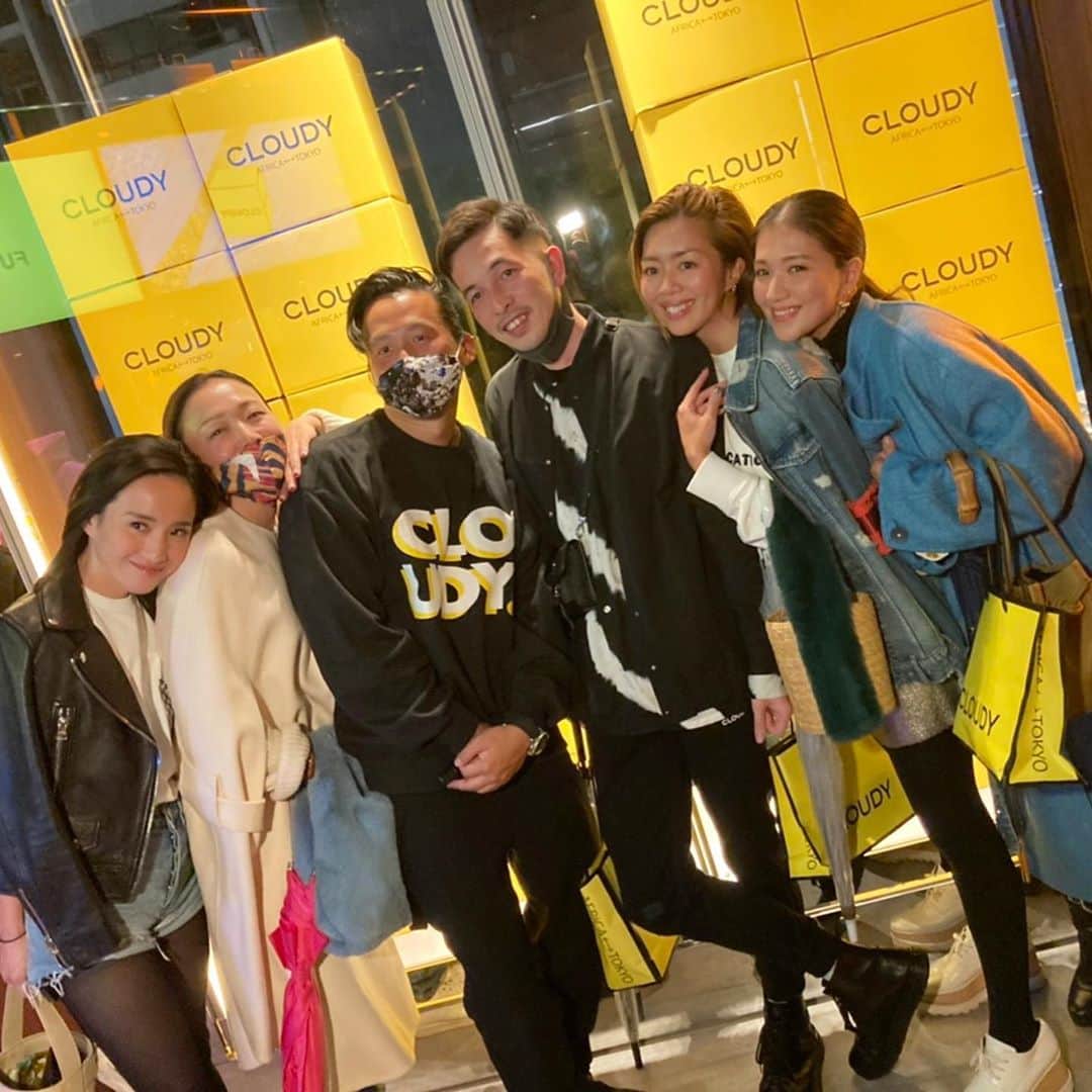 秋定麻紀子のインスタグラム：「私にとって色々な想いが詰まったブランド。 そして彼は素晴らしい方達が支えてくれている。 それはブランド以上に彼の人徳だろう。 その想いがブランドの魂になり成長し続けるcloudyは今後さらに成長と影響を与え続けるでしょう。 そんな素晴らしい環境、キッカケ、暖かい気持ちを私にもシェアしてくれてありがとう。  勇人、cloudyメンバー、cloudyを支えてくれている仲間たちに改めて感謝します。  本当におめでとうございます。 そして素敵な夜をありがとうございました！」