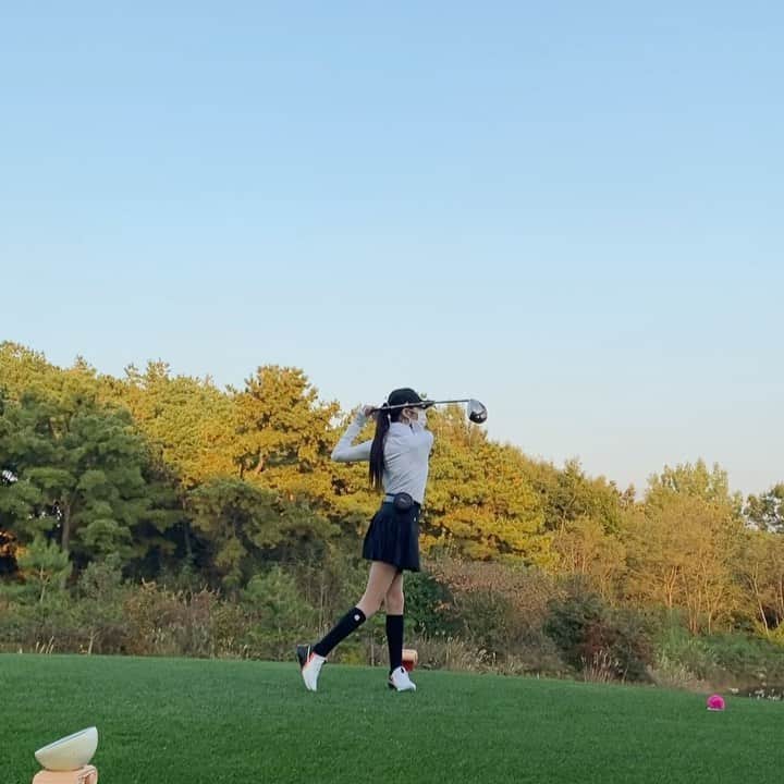 のインスタグラム：「두번째 칩샷 넣은날🏌🏻‍♀️」