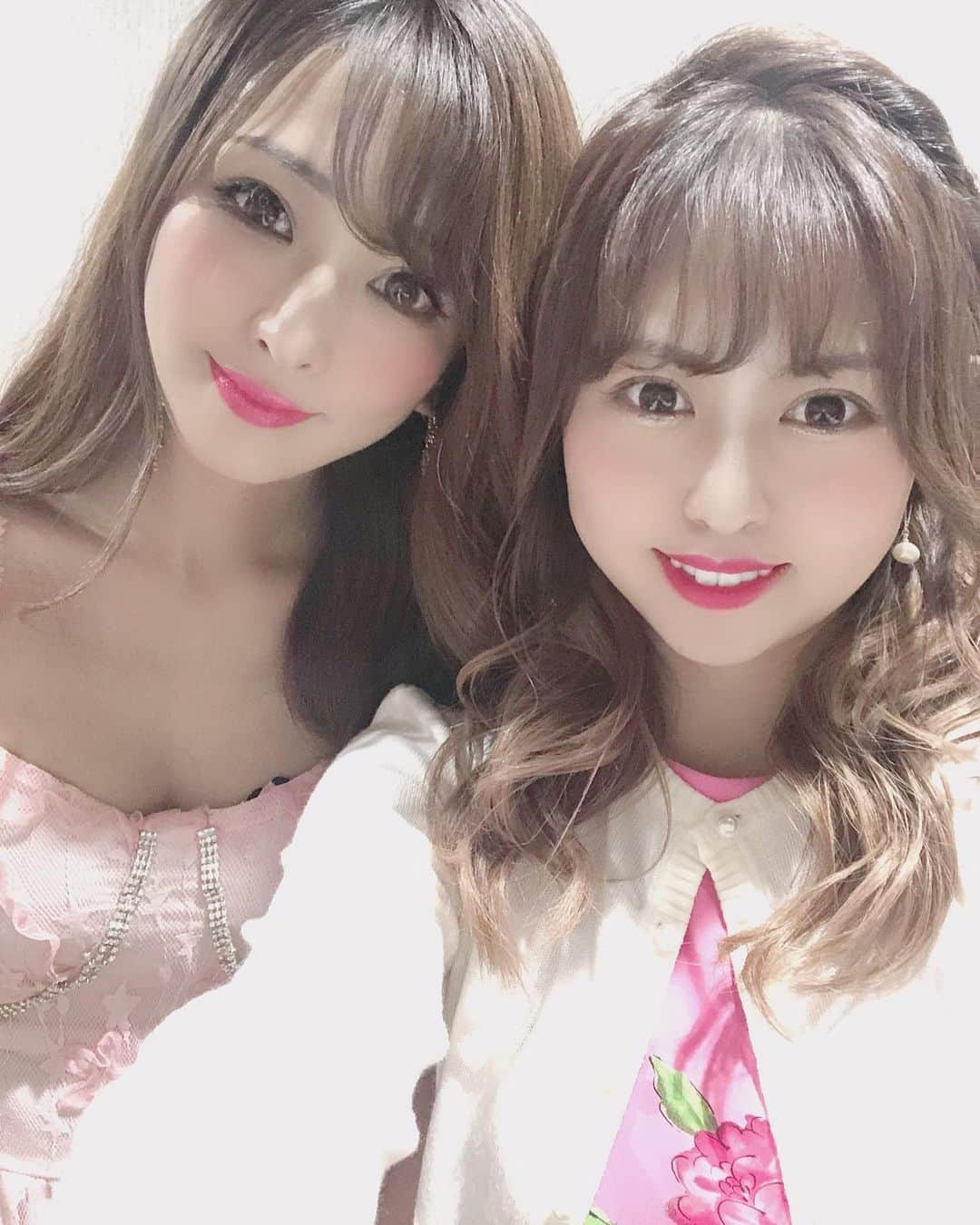 Fujikoさんのインスタグラム写真 - (FujikoInstagram)「昨日は、 #Dreamgirls #どりがー Pink Partyでした❤️👸🏻💖  衣装はみんなピンクでとってもキュート👄💕  ゲストは、 BANRIちゃん🦄ユニコーンできたょ、笑  でもこんな子供っぽいけど 女優魂が凄いから みんなにも知ってほしくて昨日は、 演技力が発揮されるコーナーが中心でした💖  めちゃくちゃ楽しかった〜‼️  しかもしかも、  大好きな どりがーのみんなから 誕生日のサプライズまで。。🥺  もー😂😂😂  可愛い〜😂😂💖  ありがとうおおおお😂💕💕💕  こんなんされると思ってなかった😂🌟💖  @kachuuu8 かちゅ @musicriona りおな @saimyoji_maria まりあちゃん  これからも仲良くしてね🎁✨  来月は、11/14 ゲストは、Cheeさん☀️✨  そして、 Green Partyです🌟  音楽バラエティ番組ですので、普段のライブより、 手間もかかるし、大変なのですが、 毎回会場からや、配信から 笑い声が聞こえるから、 凄く嬉しいんだ〜❤️✨  また来月のどりがーも よろしくお願いします🌟😣  #Fujiko#どりがー#dreamgirls #cute#可愛い#ミュージカル#アーティスト#COSMOS#soc#美女#美人#大好き」10月18日 12時56分 - fujikochan1023