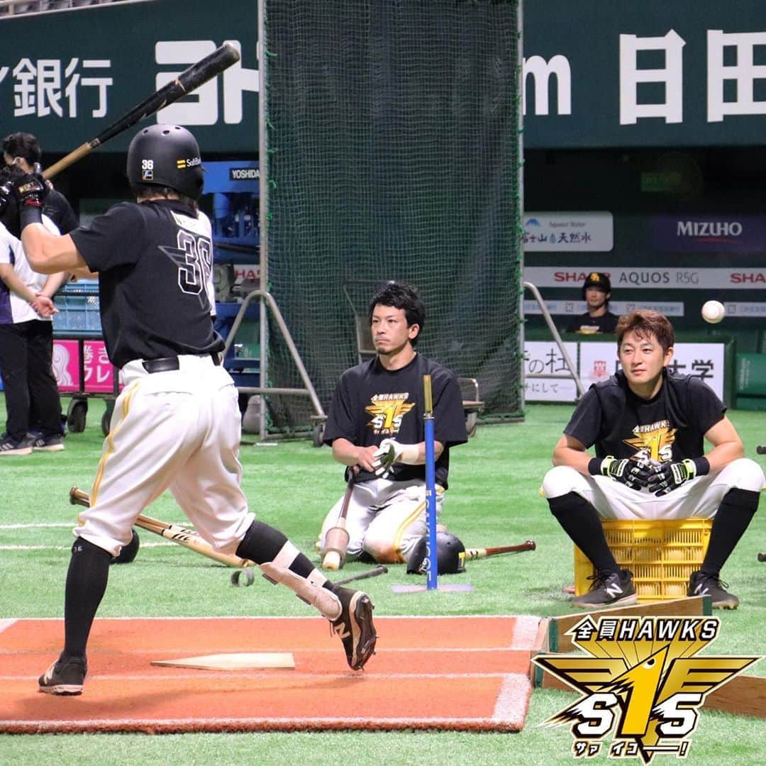 福岡ソフトバンクホークスさんのインスタグラム写真 - (福岡ソフトバンクホークスInstagram)「#practicephoto #全員hawkss15tシャツ #2020年10月18日 #vs東北楽天ゴールデンイーグルス #福岡paypayドーム #softbankhawks #ホークス #s15」10月18日 13時14分 - softbankhawks_official