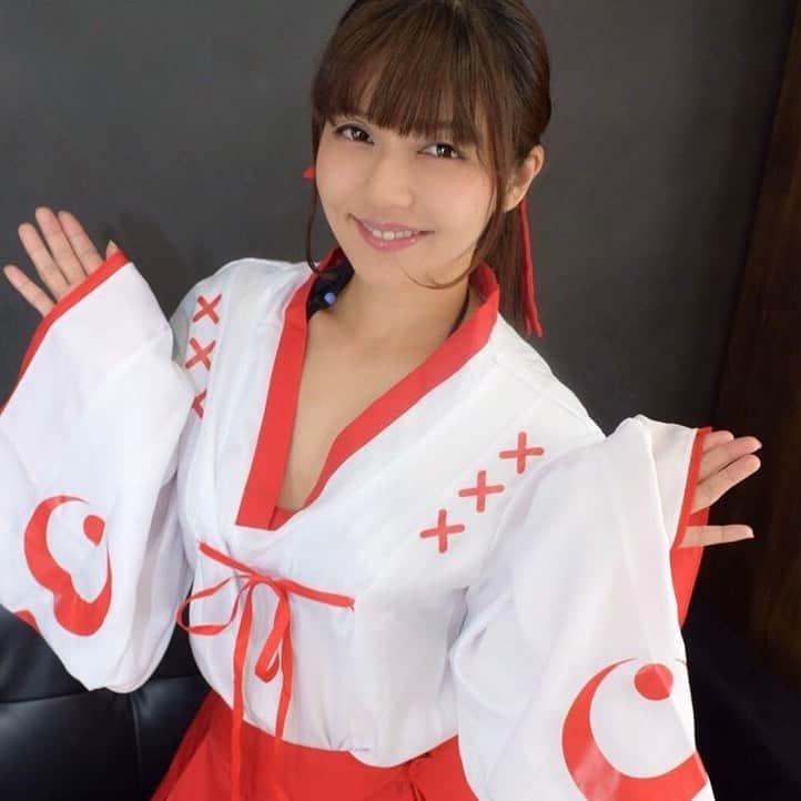 茜結のインスタグラム：「人生で一回だけでいいから巫女さんやってみたいわぁ。  #茜結#グラビア#グラドル #女優#役者#ナレーター#youtuber #youtuber好きな人と繋がりたい #youtubechannel #可愛い女の子 #大人可愛い #綺麗になりたい #低身長#ベビちゃん #シングルマザー #綺麗なお姉さん #熟女 #カメラマンさんと繋がりたい #撮影モデル #撮影 #cute #beautiful #beautifulpeople #お洒落さんと繋がりたい #お洒落 #可愛くなりたい #可愛い女の子 #可愛い子と繋がりたい #美少女 #美魔女#巫女」