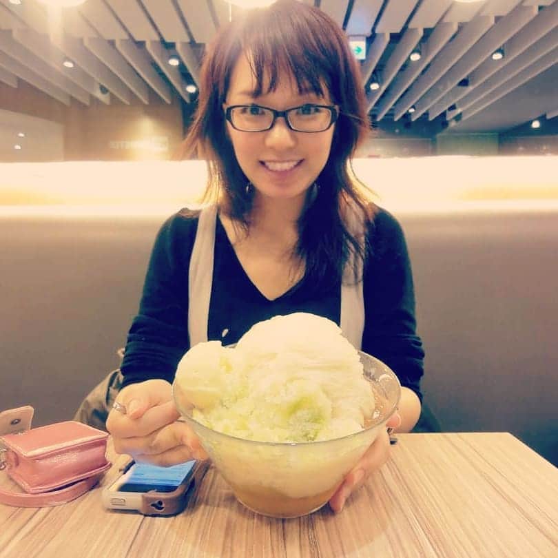 宮田愛子さんのインスタグラム写真 - (宮田愛子Instagram)「インスタのプロフィール欄に訪れた地域を記しているのだけど、 何故かスイスと台湾とシンガポールの3つが消えていた💦大切な思い出なのに😂  台湾で働く友人に、1日6食の美食ツアーへ案内してもらったり、現地の子のお誕生日を祝ったり。今でもつながりあるやさしい人たちばかりで✨  シンガポールは、イギリスと中国、インドの様々な文化が交わる興味深い国でした。 シンガポールでは一般的な観光しかできなかったので、人々の暮らしを垣間見る度、もっとディープな面を知りたくなりました。きっともっと面白い。  #海外GoTo出来ないからせめて思い出に浸る #taipei #singapore」10月18日 13時22分 - miyata.aiko