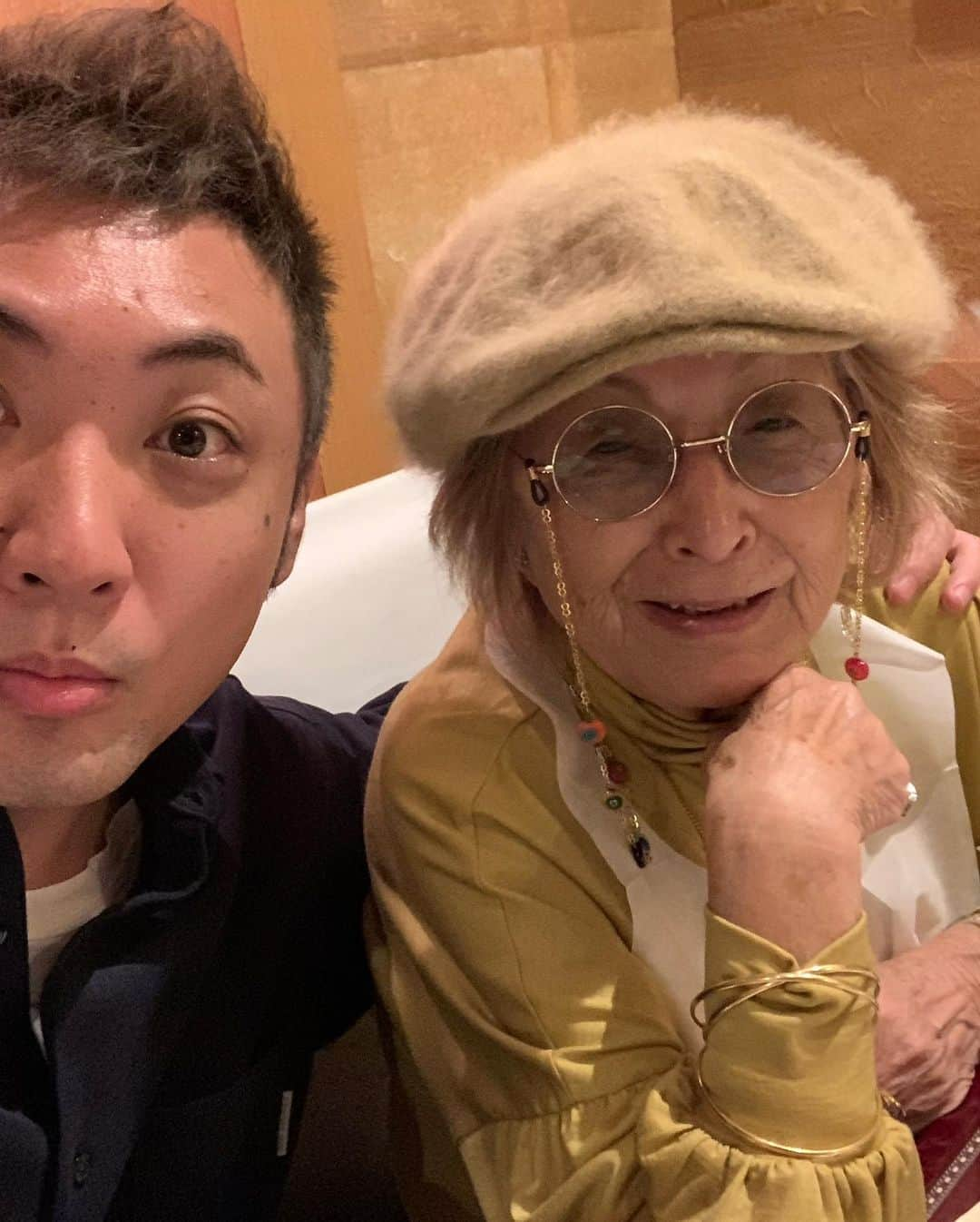 川口徹道さんのインスタグラム写真 - (川口徹道Instagram)「俺のばぁちゃんマジでチャラい♫イェイ🤙  92歳バースデー🎂おめでとう🎉  好き勝手生きてくれよ。  ばぁちゃん大好き❤  #マスクはドクロ💀🏴‍☠️ #DJKOOスタイル #パリピばぁちゃん　 #ファンキーばぁちゃん　 #愛して愛してやまない俺のばぁちゃん　 #俺だけのばぁちゃん #あーちゃま」10月18日 13時58分 - tetsumichi0609