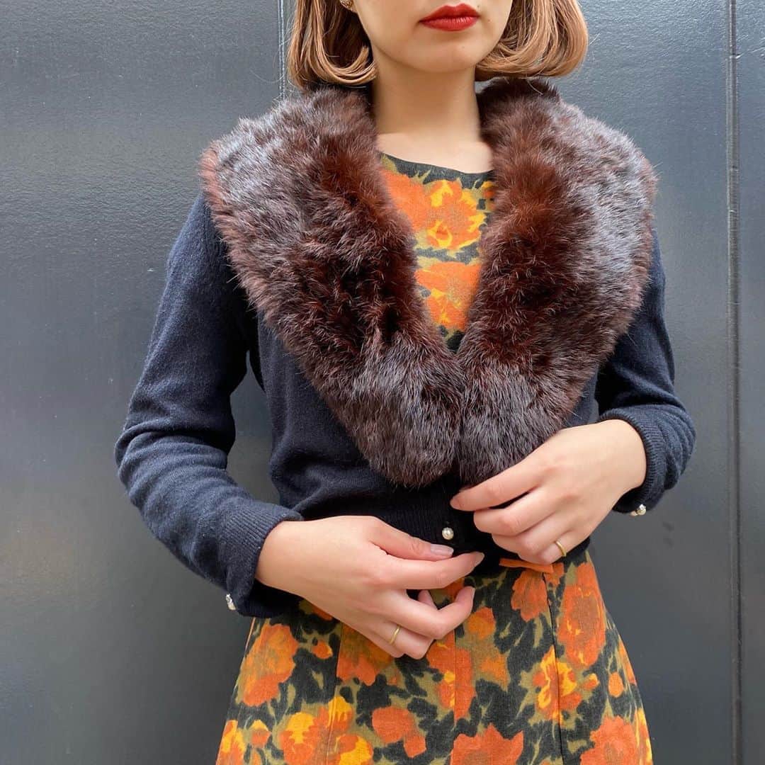 NUTTY Vintage&Collectibleのインスタグラム：「🍃RECOMMEND VINTAGE🍃  ☑︎vtg 50's mink fur showl collar knit cardigan  コンディション、サイズ共にベリーグッドなカーディガン！ ブラックでお探しの方も多いのではないでしょうか？🦇 ミンクファーつきでなんとも上品な雰囲気です。 少し寒さを感じるいまの時期に、丁度良い羽織になります。  💌DMより通販承っております💌  ------------------------------------ 🛍NUTTY通販について🛍 ------------------------------------- ＜ONLINE STORE＞ VINTAGE▶︎http://nutty.theshop.jp/ USED SELECT▶︎https://nuttyselect.official.ec/ （プロフィールページURLよりjump🕊） ㅤㅤㅤㅤㅤㅤㅤㅤㅤㅤㅤㅤㅤ ＜VIDEO CHAT SHOPPING＞ テレビ電話をお繋ぎして、リアルタイムでご案内いたします。詳細は過去の投稿をご覧ください。」