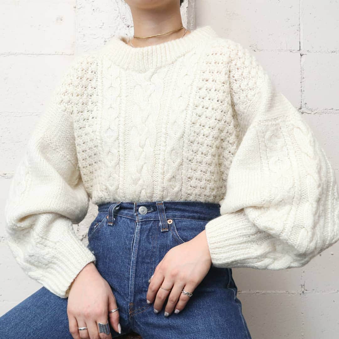 吉祥寺 古着屋 Orfeoのインスタグラム：「.  Volume Sleeve Fisherman's Sweater  #orfeo #kichijoji #tokyo #vintage #used #fashion #coordinate #outfit . . お問い合わせはインスタグラムのプロフィール掲載のメールアドレスにお願いいたします。コメント、DMでのお問い合わせは受け付けておりませんのでご了承ください。 ONLINE SHOPの商品も店頭にてご購入頂けます。気になる商品がございましたらスタッフにお声掛けください。  新型コロナウィルス感染拡大防止策を徹底した上で営業をしております。マスクの着用、入店時にアルコールでの消毒をお願いいたします。」