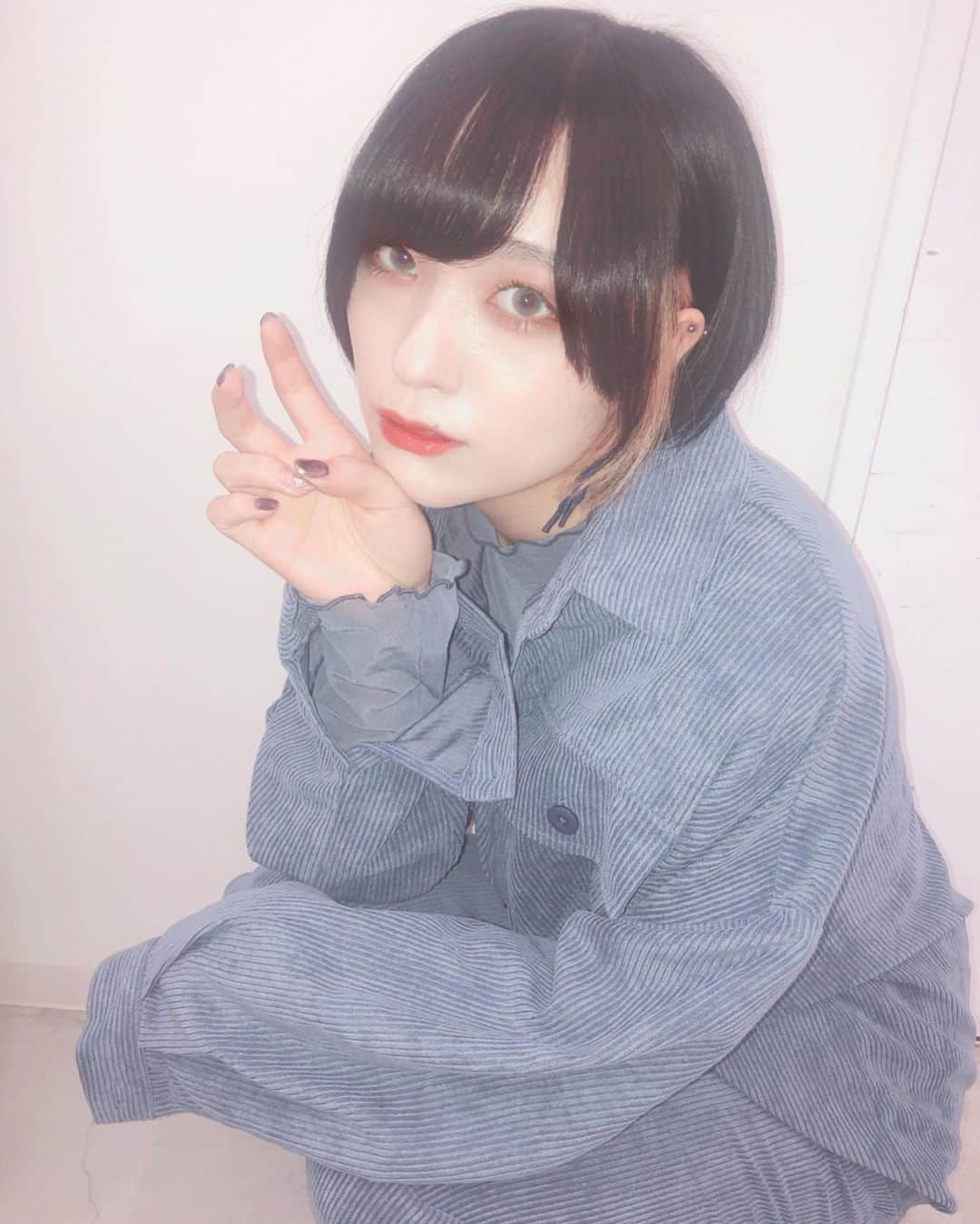 青柳透さんのインスタグラム写真 - (青柳透Instagram)「本日の上映会のチェキの私服✌️  #私服 #チェキ #青 #ブルー #コーデ #セットアップ #ピアス」10月18日 14時11分 - ds_toru17