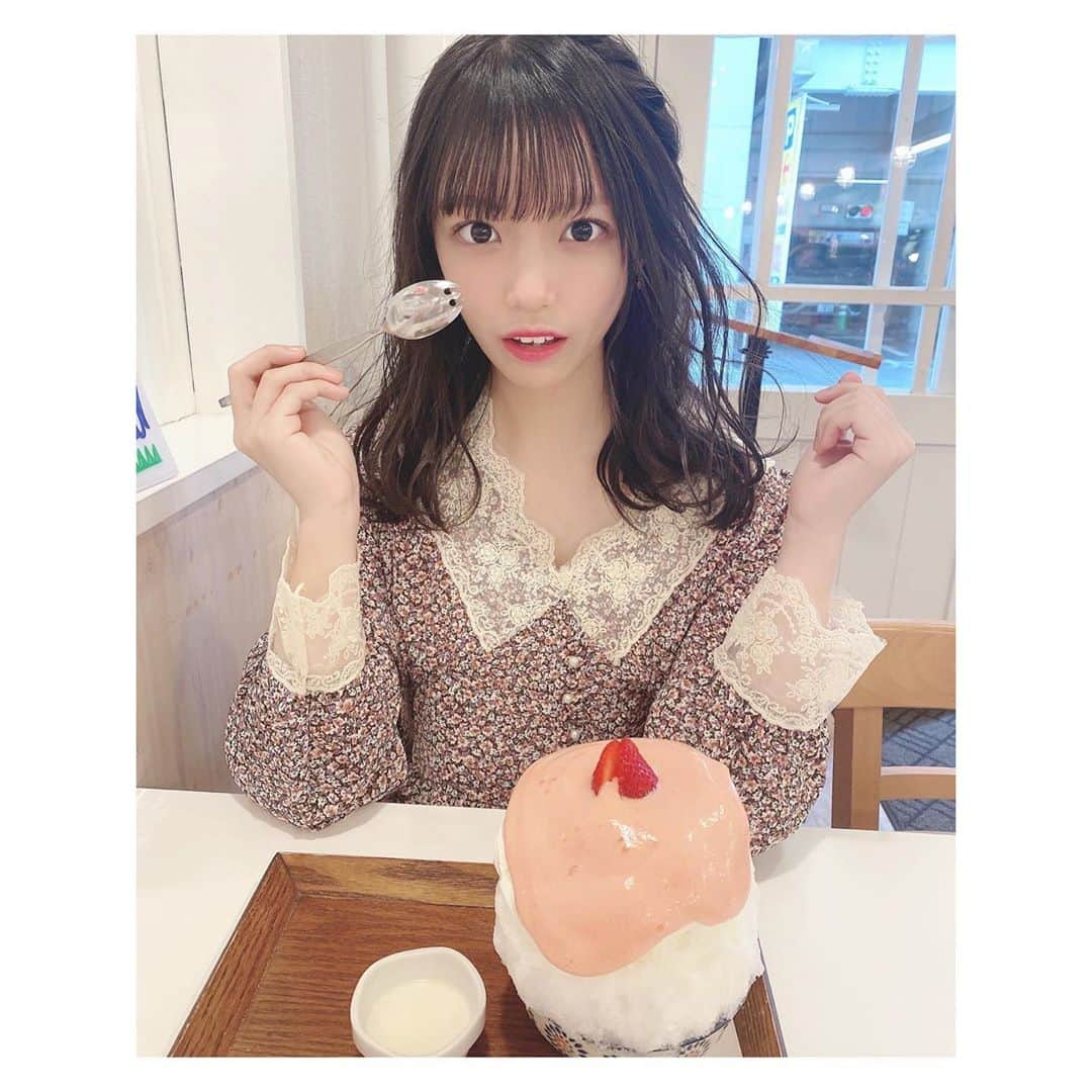 岩田陽菜さんのインスタグラム写真 - (岩田陽菜Instagram)「#コオリヤユキボウシ のかき氷〜❄🍓🍠❄﻿ ﻿ ママと行ったので期間限定の紫芋のもちょっと食べたんだけど、和な感じで美味しかった〜🍠🍂﻿ ﻿ #かき氷#期間限定#季節限定#かき氷#広島#広島カフェ#Cafe#カフェ#いちご#strawberry#さつまいも#秋#秋の味覚#紫芋 #かわいい#かきごおりすと#ヘアアレンジ#巻き髪 #ゆるふわ#編み込みアレンジ」10月18日 14時12分 - hina_naso_stu48