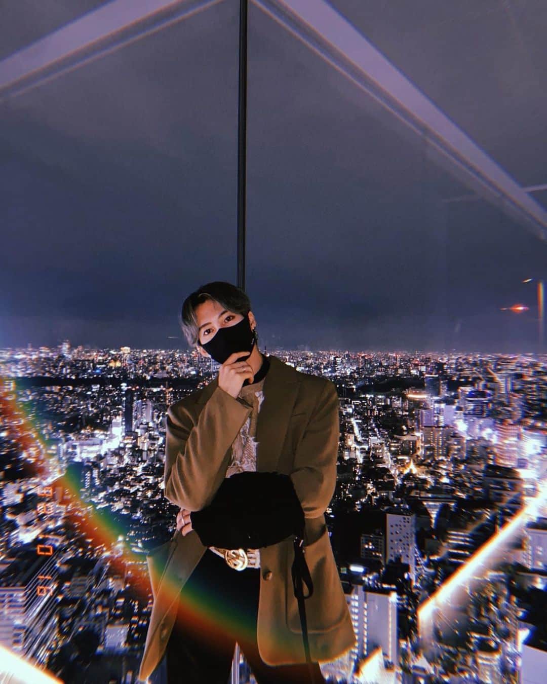 のインスタグラム：「~ SHIBUYA SKY ~  初めて行ってきた〜🌙*ﾟ  キラキラした綺麗な景色を一望できてとっても浄化された！あもんもカメラ向けるとどんどん表情とかポーズも慣れてきて最初恥ずかしがってたのに成長〜✌︎☺︎︎  嬉しい！ 連れてってくれてありがとう🦖 ⋆͛  東京来る時はぜひこの景色をやきつけてほしいなあ～～～🥴✊🏻   そして羽ばたくぞ世界へ！  #shibuyasky」