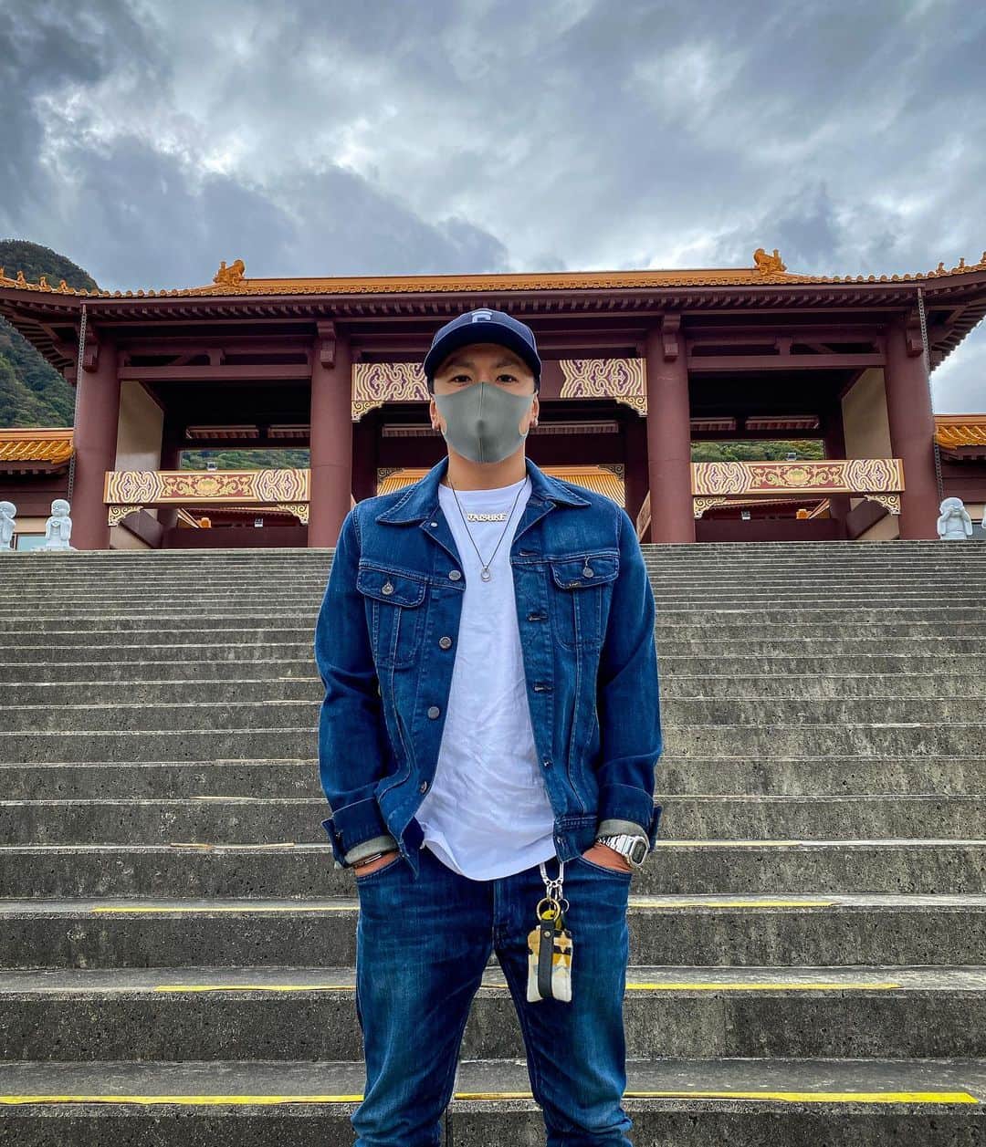 野中泰輔のインスタグラム：「たまにはセットアップで👖  #bboytaisuke #redbull #g_shock  #makavelic #ozracing #thefloorriorz #ftheb #lee #leejeans #newera」
