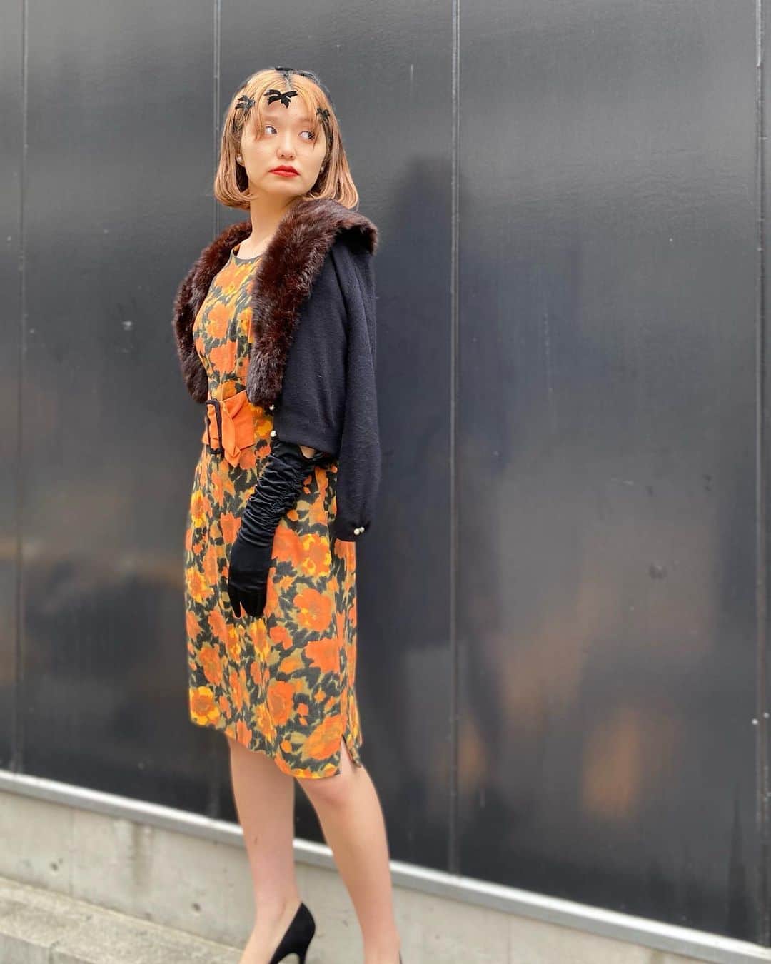 NUTTY Vintage&Collectibleのインスタグラム：「🕸 NEW ARRIVAL 🕸  ☑︎vtg 50's orange flower dress ㅤㅤㅤㅤㅤㅤㅤㅤㅤㅤㅤㅤㅤ 怪しく愉快な雰囲気に包まれる夜が もうすぐそこまで🦇 ㅤㅤㅤㅤㅤㅤㅤㅤㅤㅤㅤㅤㅤ 今年のハロウィンはすこし上品に 色味や素材を存分に活かし街に溶け込むの いつか見た不思議な魔女のように ㅤㅤㅤㅤㅤㅤㅤㅤㅤㅤㅤㅤㅤ ハッピーハロウィン👻 さあ、いたずらにでかけよう。 あなたのドアをノックして、お菓子をもらう。 ㅤㅤㅤㅤㅤㅤㅤㅤㅤㅤㅤㅤㅤ 今年も恐ろしく特別なハロウィーンを🕸 ㅤㅤㅤㅤㅤㅤㅤㅤㅤㅤㅤㅤㅤ 💌DMより通販承っております💌  ------------------------------------ 🛍NUTTY通販について🛍 ------------------------------------- ＜ONLINE STORE＞ VINTAGE▶︎http://nutty.theshop.jp/ USED SELECT▶︎https://nuttyselect.official.ec/ （プロフィールページURLよりjump🕊） ㅤㅤㅤㅤㅤㅤㅤㅤㅤㅤㅤㅤㅤ ＜VIDEO CHAT SHOPPING＞ テレビ電話をお繋ぎして、リアルタイムでご案内いたします。詳細は過去の投稿をご覧ください。」