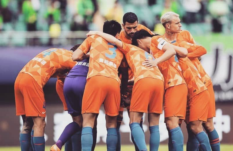 グラツィアーノ・ペッレのインスタグラム：「I love the game ... so let’s play (hard)💪🏽!!!  #derby #2-2 #finals #goal ⚽️🧡」