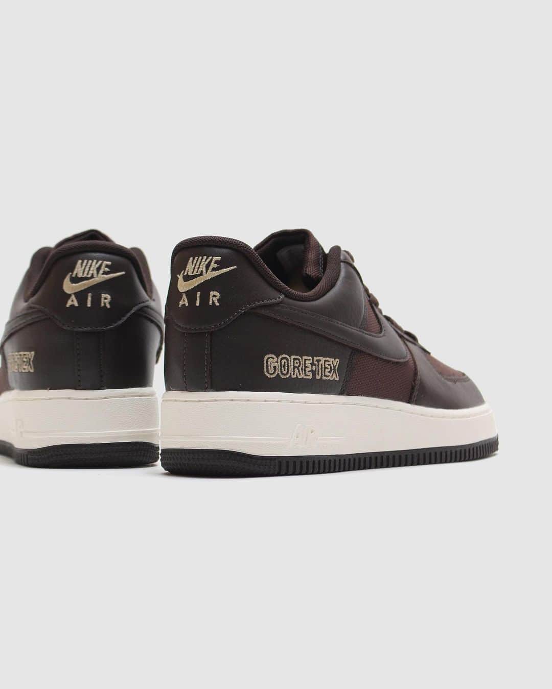 A+Sのインスタグラム：「2020. 10. 19 (mon) in store  ■NIKE AIR FORCE 1 GTX COLOR : BROWN SIZE : 26.0cm - 29.0cm PRICE : ¥16,500 (+TAX)  栄光の輝きは、ナイキ エア フォースワン '07 GTXに生き続ける。張りのあるレザー、大胆なカラー、適度な輝きといったディテールを備えたオリジナルに斬新なエッセンスを加えたシューズが、新しい個性を放ちます。 GORE-TEXを採用した冬仕様のデザインで、足元を暖かくさらりとした状態にキープします。  The brilliance of glory lives on in the Nike Air Force One '07 GTX. The shoes, which add a novel essence to the original with details such as taut leather, bold colors and moderate brilliance, give off a new personality. The winter design with GORE-TEX keeps your feet warm and silky.  #a_and_s #NIKE #NIKEAIRFORCE1 #NIKEAIRFORCE1GTX #GORETEX」