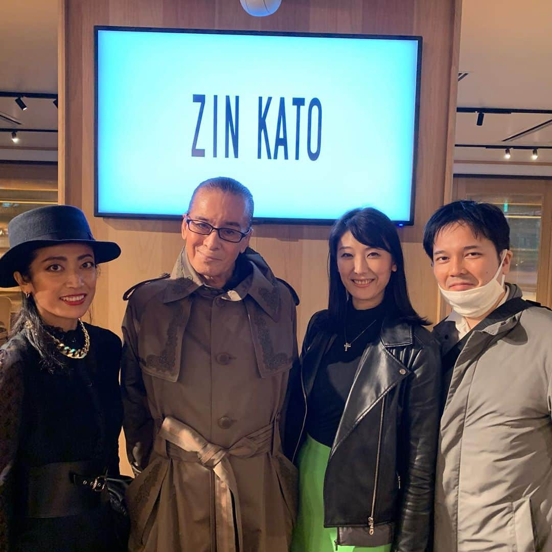 Taeko Mitamura - 三田村妙子さんのインスタグラム写真 - (Taeko Mitamura - 三田村妙子Instagram)「@zin.kato #zinkato #fwt ZINKATO 2021SS コレクション「再生」 オープニングは、エレキギター🎸をバイオリンのように演奏する厳かで見事なパフォーマンス。  “コロナ禍で少なからずブランドとしても影響を受けた5月。ただそのときなにを考えたかっていうとやっぱり服を作った。” そして満を持して2年ぶりとなるコレクションを開催。壊滅的な焼け野のあとに生命が芽吹くと例えられたように、今回のショーで登場した、一輪の花のような、真っ白なレースドレスは圧巻でした。」10月18日 14時53分 - taeko_mitamura