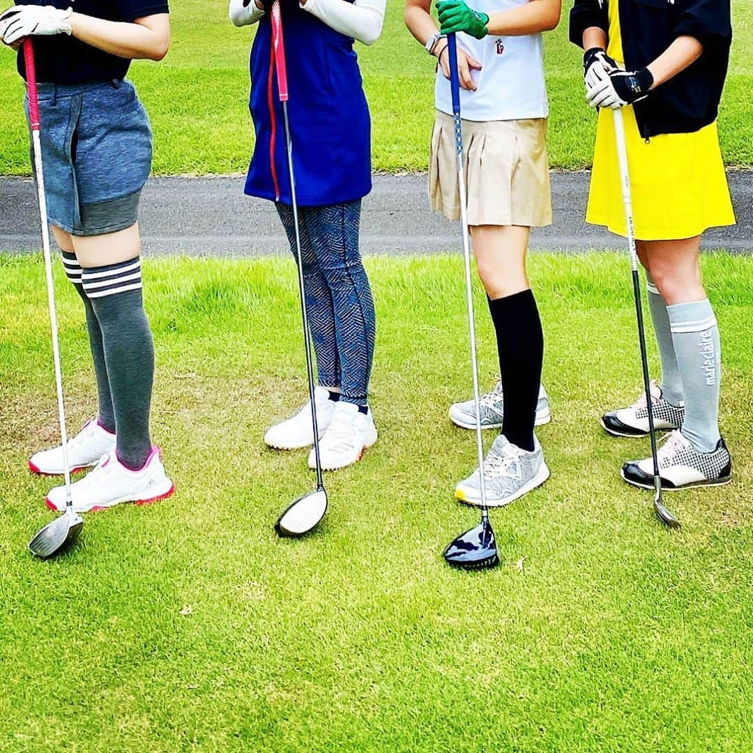 石原亜弥さんのインスタグラム写真 - (石原亜弥Instagram)「⛳️ 先日の、念願だった女子だけ組🙋‍♀️🎀 #白ティーは通過 #ひとりだけアイアン」10月18日 14時51分 - aya_dorothy_law