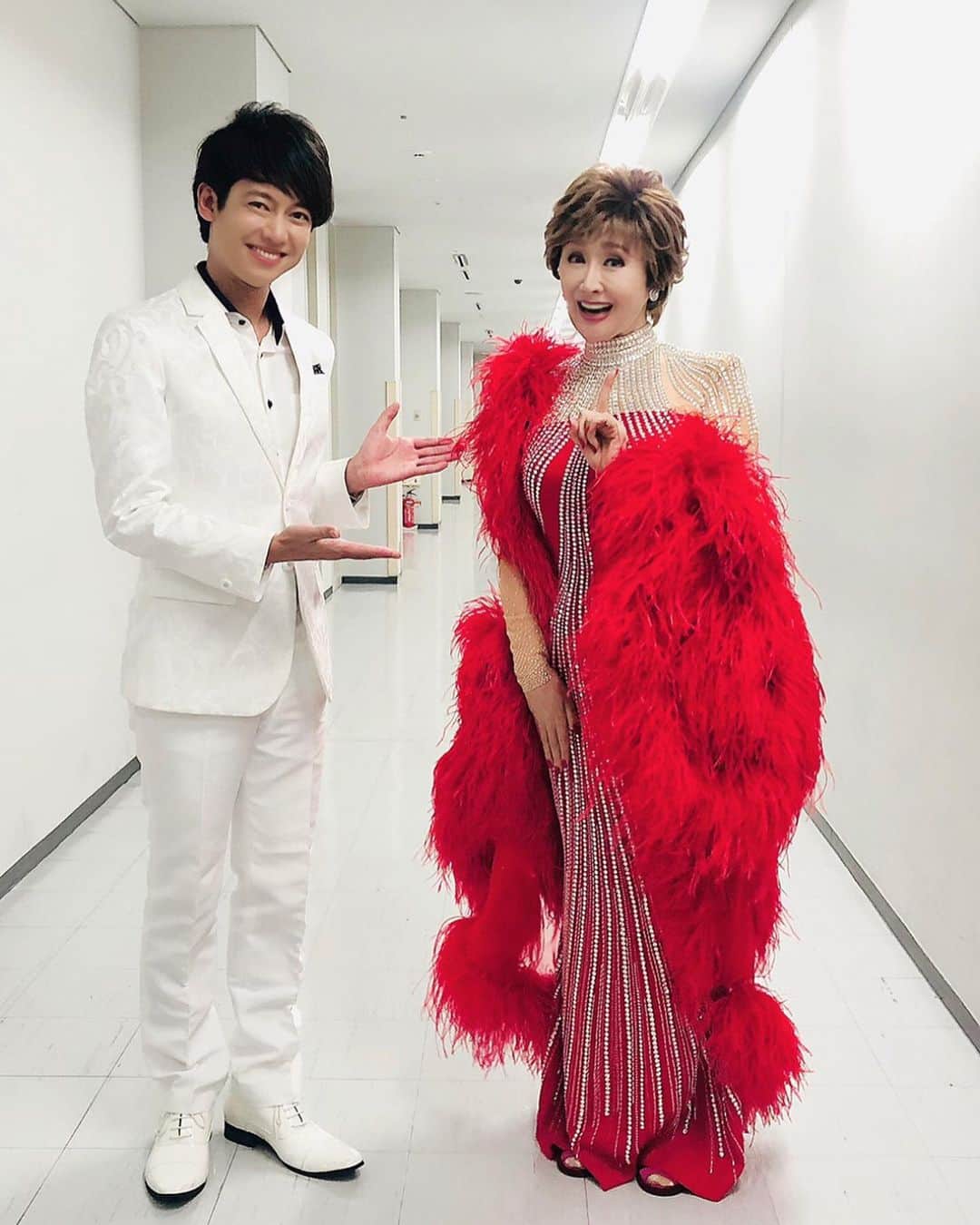 松阪ゆうきのインスタグラム：「『人生、歌がある』  ご覧くださいました皆さま ありがとうございました😊  新曲『遥かな人よ』と トリビュートタイムでは小林幸子さん特集『おもいで酒』をご本人の前で、ベイビーブーさんとご一緒に歌わせていただき🎤感動でした。  しかも色々あり、 収録が前日に決まったのです👏😱  もう少し痩せておきたかった😂 常にスタンバイしておかないとです🤩  また頑張ります。 皆さまありがとうございました😊  幸子さん、西田さんにサインもらい最高な一日でした💖  #多謝 #人生歌がある #小林幸子 さん #西田ひかる さん #ベイビーブー さん #松阪ゆうき #遥かな人よ #おもいで酒」