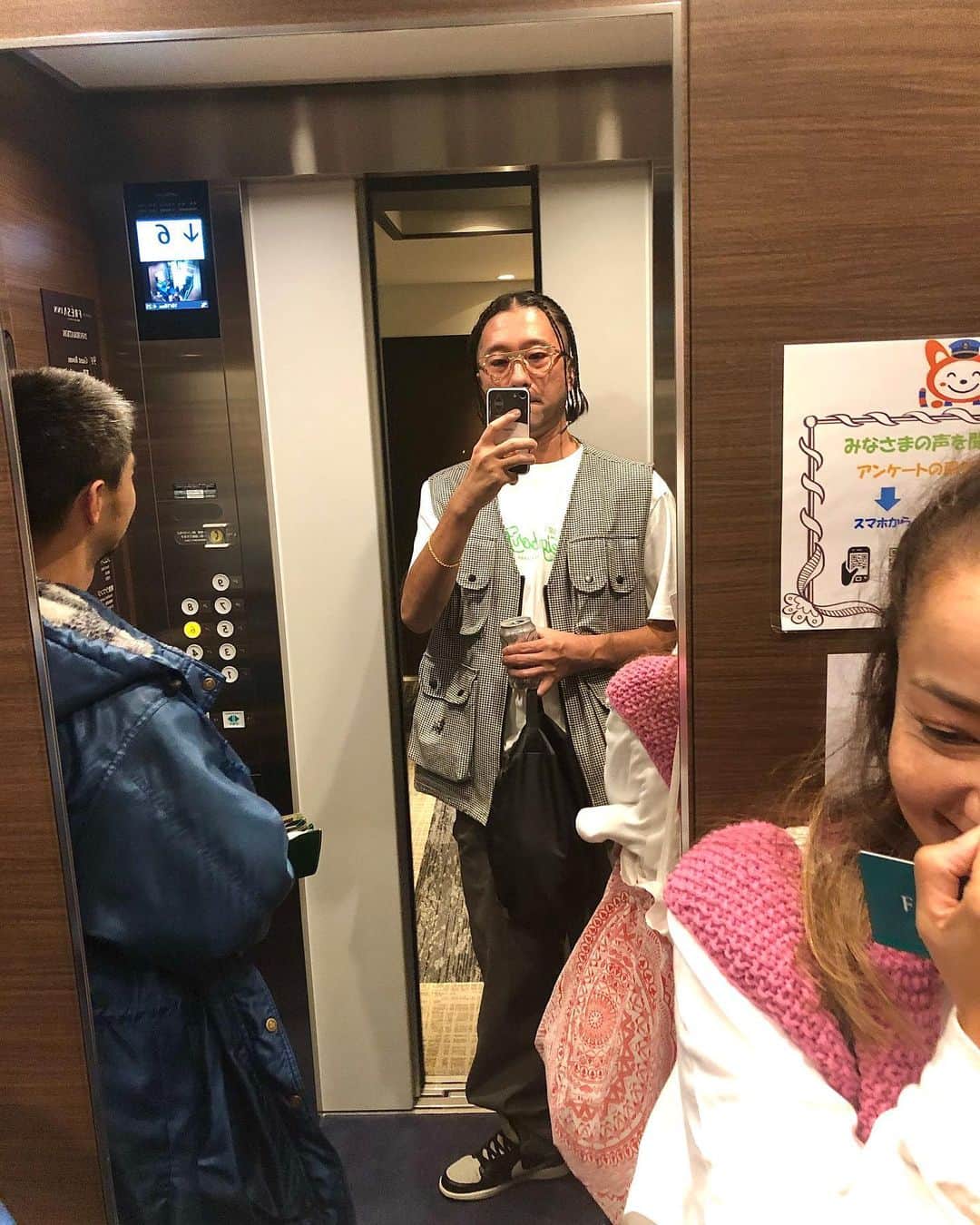 ZEN-LA-ROCKのインスタグラム：「いやー昨夜は最高でした🌋 やっと酒も抜けてきたので広島へ‼️ 韻シストさん、スタッフの皆様に感謝ですすす！！！！！ y/e/p . . . #fncy #zenlarock #grina #鎮座dopeness #韻シスト #neighborfood #包愛珈琲」