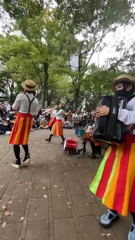 小春のインスタグラム：「長くはアーカイブ残さないかも知れないけど久しぶりの大道芸だヨ」
