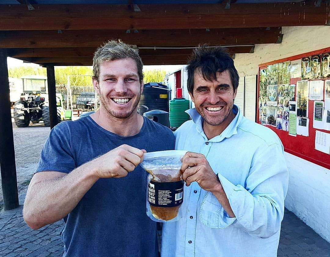 のインスタグラム：「Farmer Angus @farmerangusspier and his team have sequestered 7,101 tonnes of CO2 on his farm since 2017. Using livestock. And this is on a relatively small farm through below average rainfall years. The possibilities are huge if we manage holistically and use livestock as a tool.   As Angus explains:  "You can directly influence climate change by choosing what you eat.  Ecologically things just keep getting better on our farm. The most comprehensive measure of whether you are farming regeneratively or destructively is what is happening to the carbon in your soils.   Carbon is the scaffolding of life and when this increases in your soil, as we have just proved again, then the virtuous circle of life is intact and nothing stands in the way of the fecundity of nature."  I've enjoyed getting to know Angus over the years and see the improvemente in his land.  50% of the profit from the carbon credits he sells go to his staff.」