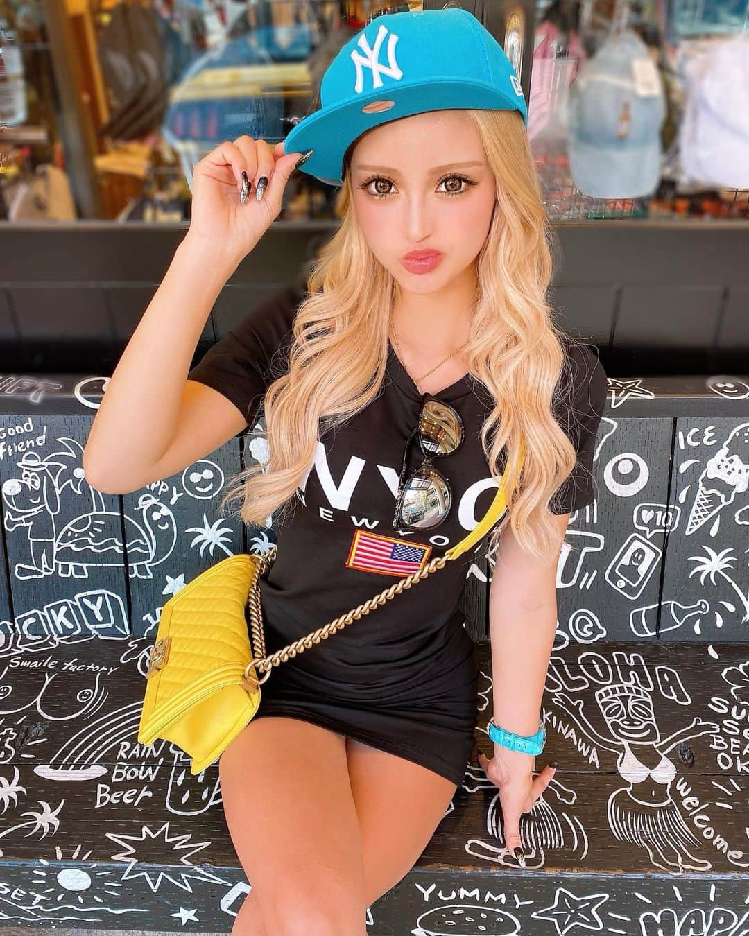 ぱぴのインスタグラム：「. . 沖縄大好き😘🏝 可愛いワンピ買ったから持ってきた🤟 @selectshop.brea さんのだよ❤️ . . #沖縄 #アメリカンビレッジ #ワンピース #お気に入り  #ootd #cordinate #okinawa」