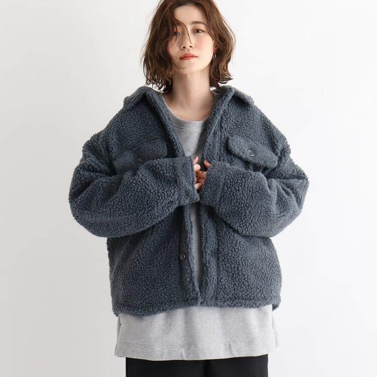 のインスタグラム：「BOA collection﻿ 見た目にも暖かい「ボア」﻿ アウターとしては勿論、コートのインナーとしてもお使いいただける薄手タイプのものなど、様々なラインナップ。﻿ ﻿ トレンドのCPOジャケットをボアにした1枚。﻿ 胸元の大きめのポケットがポイント。﻿ ゆったりとしたオーバーサイズに仕上げました。﻿ ﻿ boa CPO jacket﻿ ￥6,930﻿ ﻿ 詳しくは@basecontrol_official からオフィシャルサイトをチェック！﻿ ﻿ #basecontrol #basestation #newarrival  #world #ootd #tokyo #basic #fashion  #2020aw #ベースコントロール #ベースステーション  #ボアブルゾン #ボアジャケット #ボア #アウター #cpoジャケット」