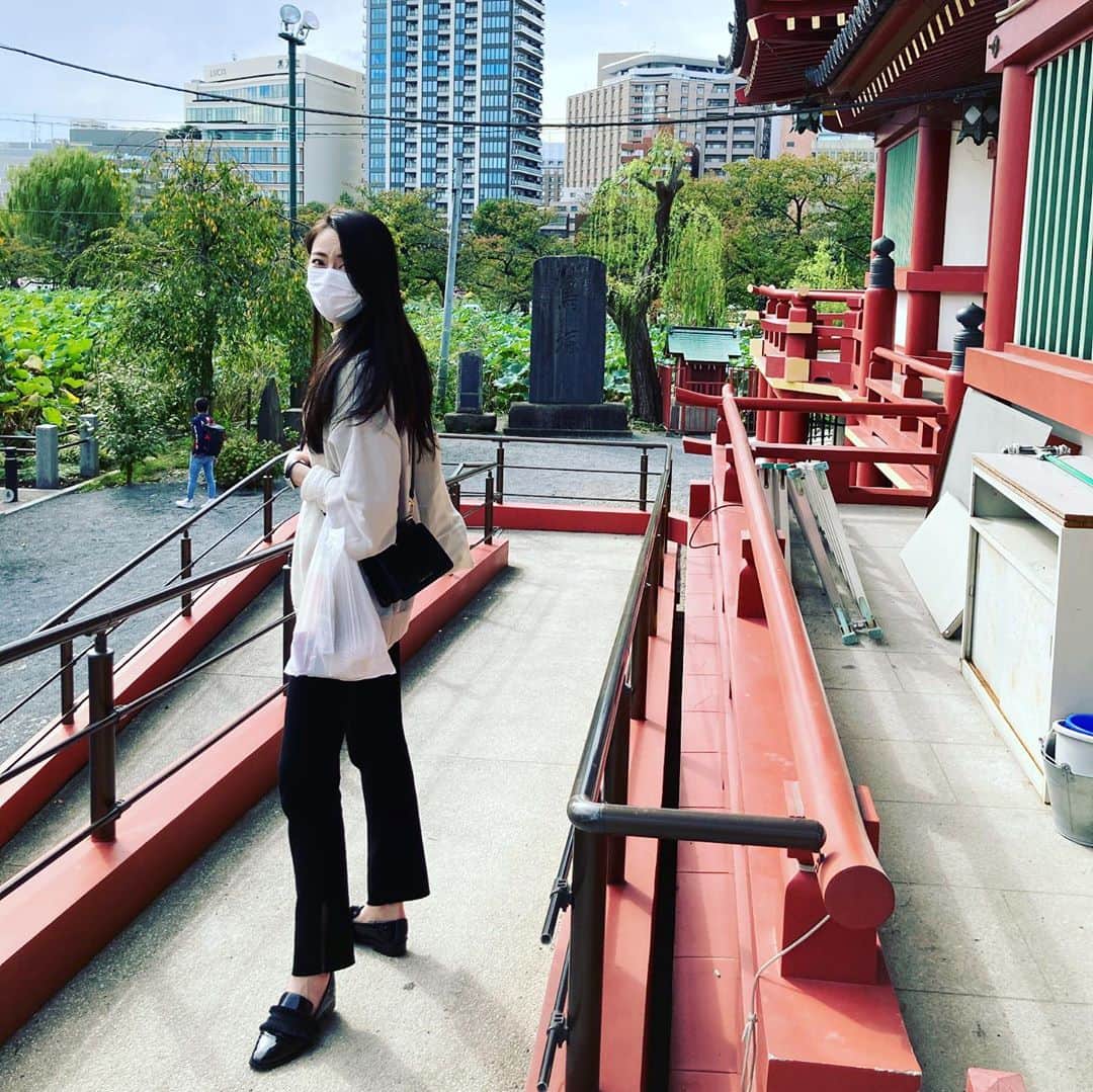 Yun（ゆん）さんのインスタグラム写真 - (Yun（ゆん）Instagram)「思い出の味を探しに#上野 へ😋 効率よく、色んな料理屋さんへ行けるように沢山散歩もした😆こんなにお参りできる場所があったとは初めて知りました⛩緑に囲まれ、日頃の我慢を一気に発散し、最後は念願の#カエル 鍋をご馳走できて#幸せ 🥰いい写真いっぱい❤️#記録 📸 ・ #travel #model #大人女子 #美容 #美肌  #beauty #愛 #friend #love #美味しい #食べ歩き #中華 #thanks #感謝 #instagood #instalike #instalove #instafashion #神社 #公園 #油条 #糖葫芦 #息抜き #笑顔 #instadaily」10月18日 15時39分 - yunyun_n218