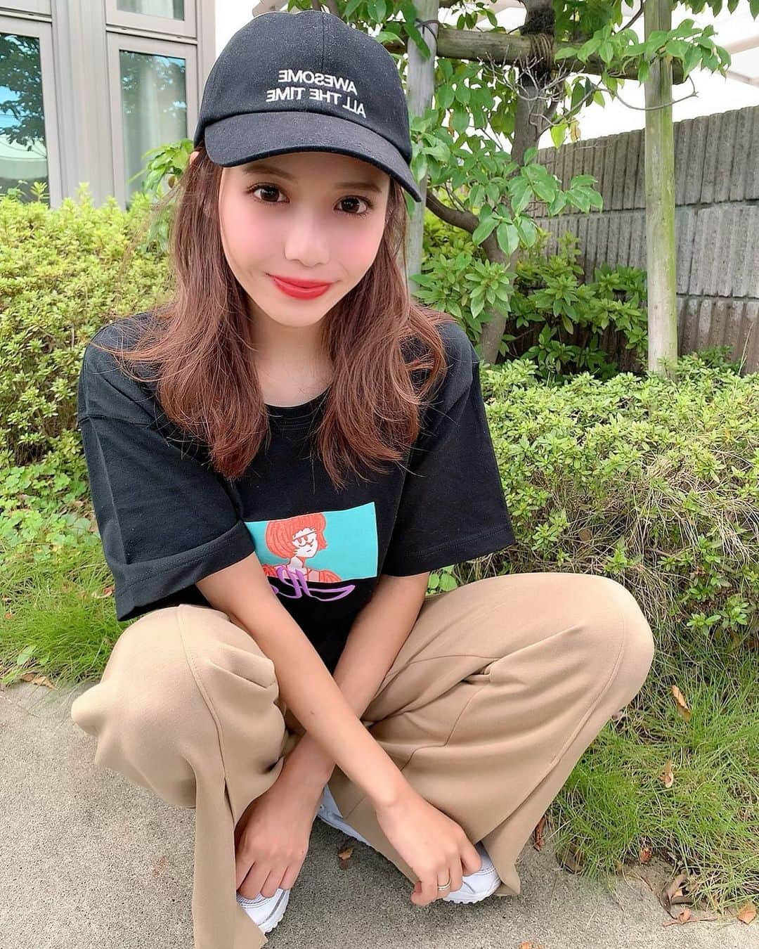伊藤莉子さんのインスタグラム写真 - (伊藤莉子Instagram)「． ． ． ハンドメゾンのシャツ👚♡ 👚 ( @hantiroughand ) ． デザインが可愛くて、 着心地も良くて、 オーバーサイズでゆったり着れるのが めっちゃ好きでお気に入り🐻🌿 ． ． #ハンドメゾン #Tシャツ #code #伊藤莉子 #PR ． ．」10月18日 15時42分 - krk_818