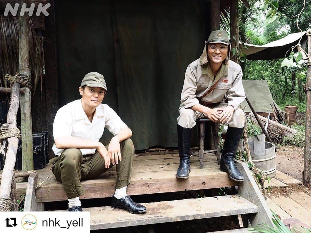 山崎潤のインスタグラム：「#Repost @nhk_yell with @get_repost ・・・ 戦場シーンのロケのオフショットをお届けします📷  過酷な撮影を乗り切ったみなさん。 担当されていた楽器とともに🎸🎺🥁  スワイプで、前室での写真も！  #朝ドラエール #窪田正孝 #森山直太朗 #山崎潤 #近藤フク #萩原利久」