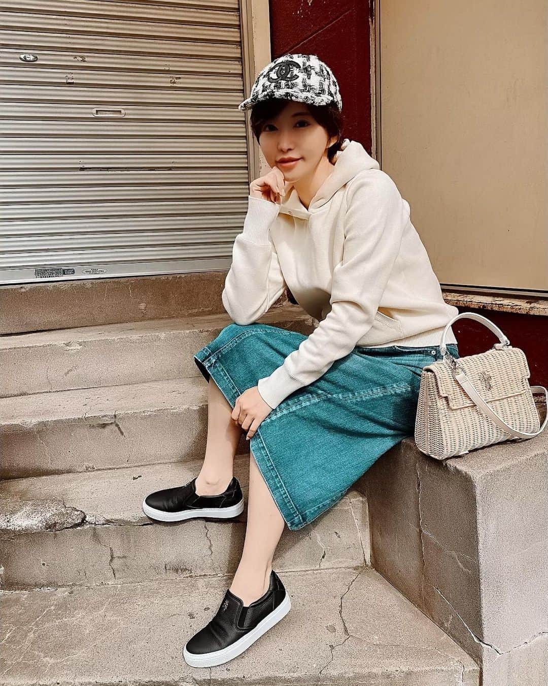 里美ゆりあのインスタグラム：「日曜日がお休みの日は嬉しい❤  #sunday  #日曜日 #shopping #休日  #里美ゆりあ #クロムハーツ  #chromehearts  #chanel  #シャネル」