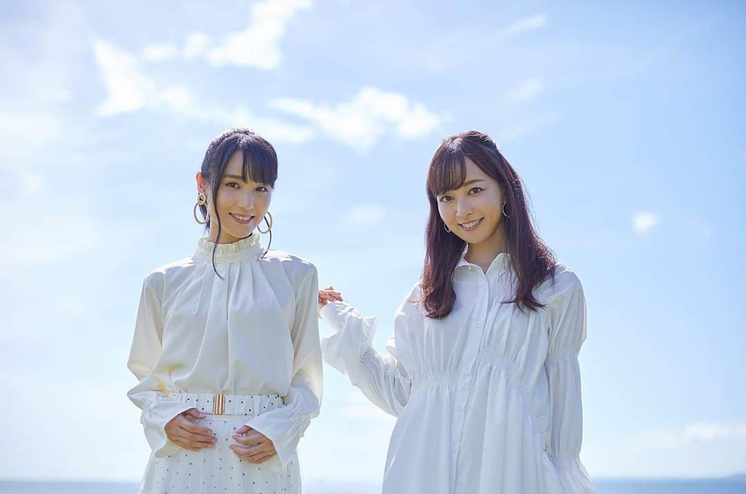 のインスタグラム：「. . 11/20(金) WバースデーLIVE開催🎊✨ . . 18:00〜【Bitter & Sweet MOEMI HASEGAWA Birthday Live 2020】 . 20:30〜【Bitter & Sweet TASAKI ASAHI Birthday Live 2020 〜me to me〜】 . 築地・汐留BLUE MOOD開催 チケット一般発売中💗 . . 写真は「だけど会いたい」の撮影の時の私達❤︎ 今後の予定や詳細はプロフィール欄のURLから飛べます👆 . .  #ビタスイ #モエミバースデー #ATBD #ライブ #だけど会いたい #kiroro #玉城千春 #さん #新曲 #live #bittersweet #newsingle #dakedoaitai #💿   #moemihasegawa #長谷川萌美」