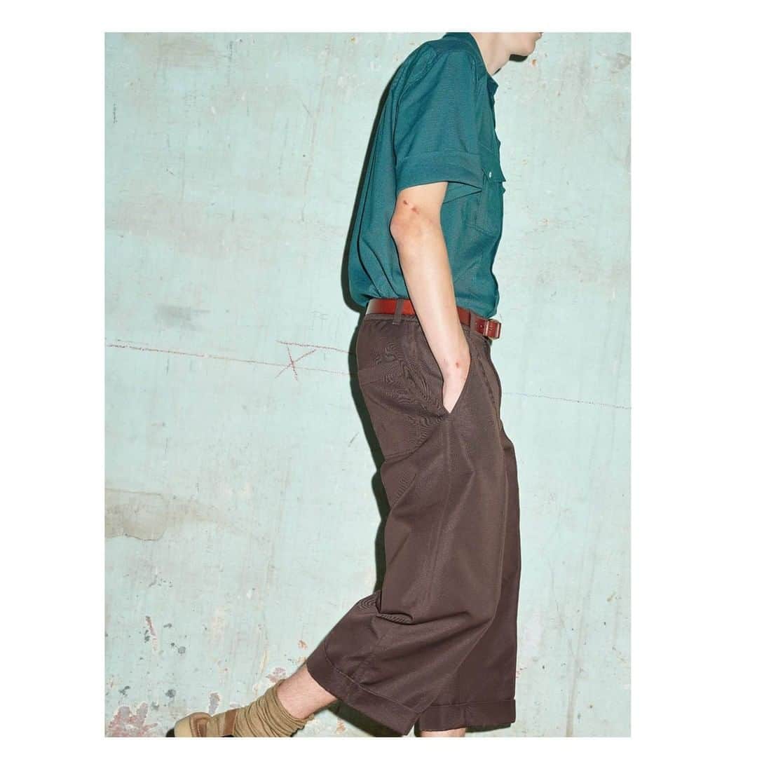 アンドレアポンピリオのインスタグラム：「SS21: LOOK27  WATCH THE NEW COLLECTION  WWW.ANDREAPOMPILIO.IT (LINK IN BIO)  #LoveMeForeverOrNever #ANDREAPOMPILIO #SS21 #Womenswear #Menswear #Madeinitaly #Milano」