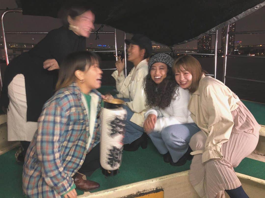 山本夢さんのインスタグラム写真 - (山本夢Instagram)「いつものメンバーと 人生で初めての 屋形舟。  こうゆう所で飲む 瓶ビールは 特別。最高。 ただの幸せタイムでした。  #屋形船  #蔵前 #釣新 #和食 #friends」10月18日 16時04分 - yume_yamamoto_ue