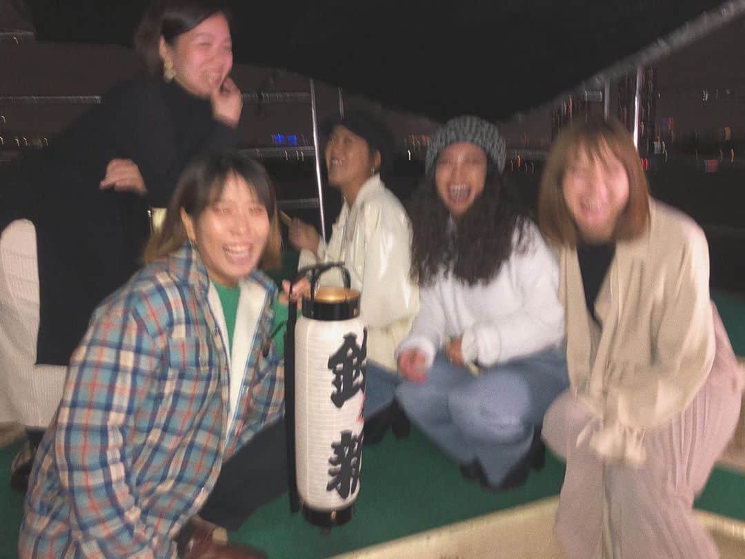 山本夢さんのインスタグラム写真 - (山本夢Instagram)「いつものメンバーと 人生で初めての 屋形舟。  こうゆう所で飲む 瓶ビールは 特別。最高。 ただの幸せタイムでした。  #屋形船  #蔵前 #釣新 #和食 #friends」10月18日 16時04分 - yume_yamamoto_ue
